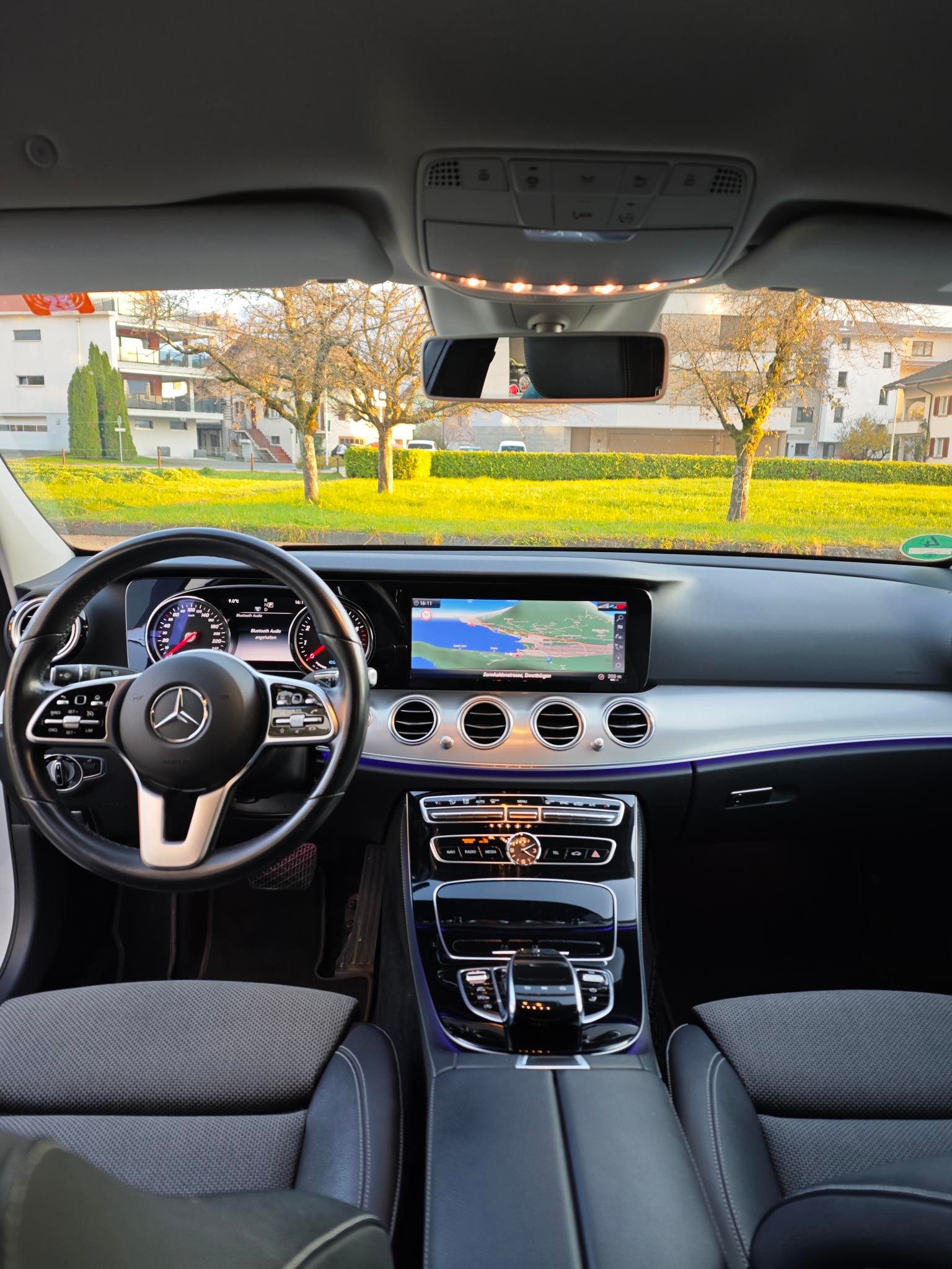 MERCEDES-BENZ E 200 T 9G-TRONIC Avantgarde-image-2