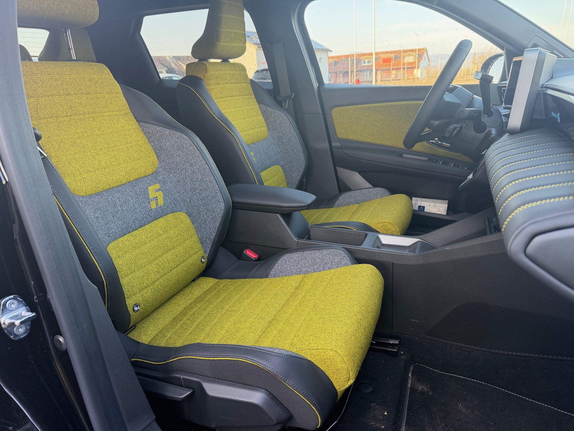 RENAULT R5 E-Tech Comfort Range 52 kWh Iconic Five-image-10