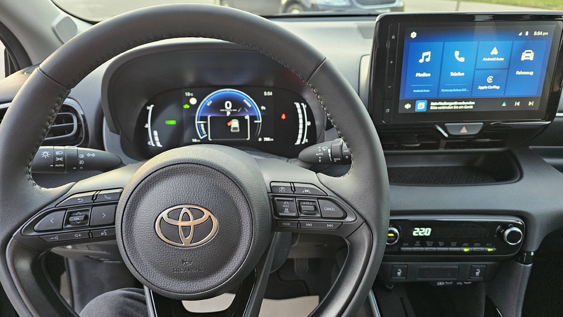 TOYOTA Yaris 1.5 VVT-i HSD Team Player-image-9