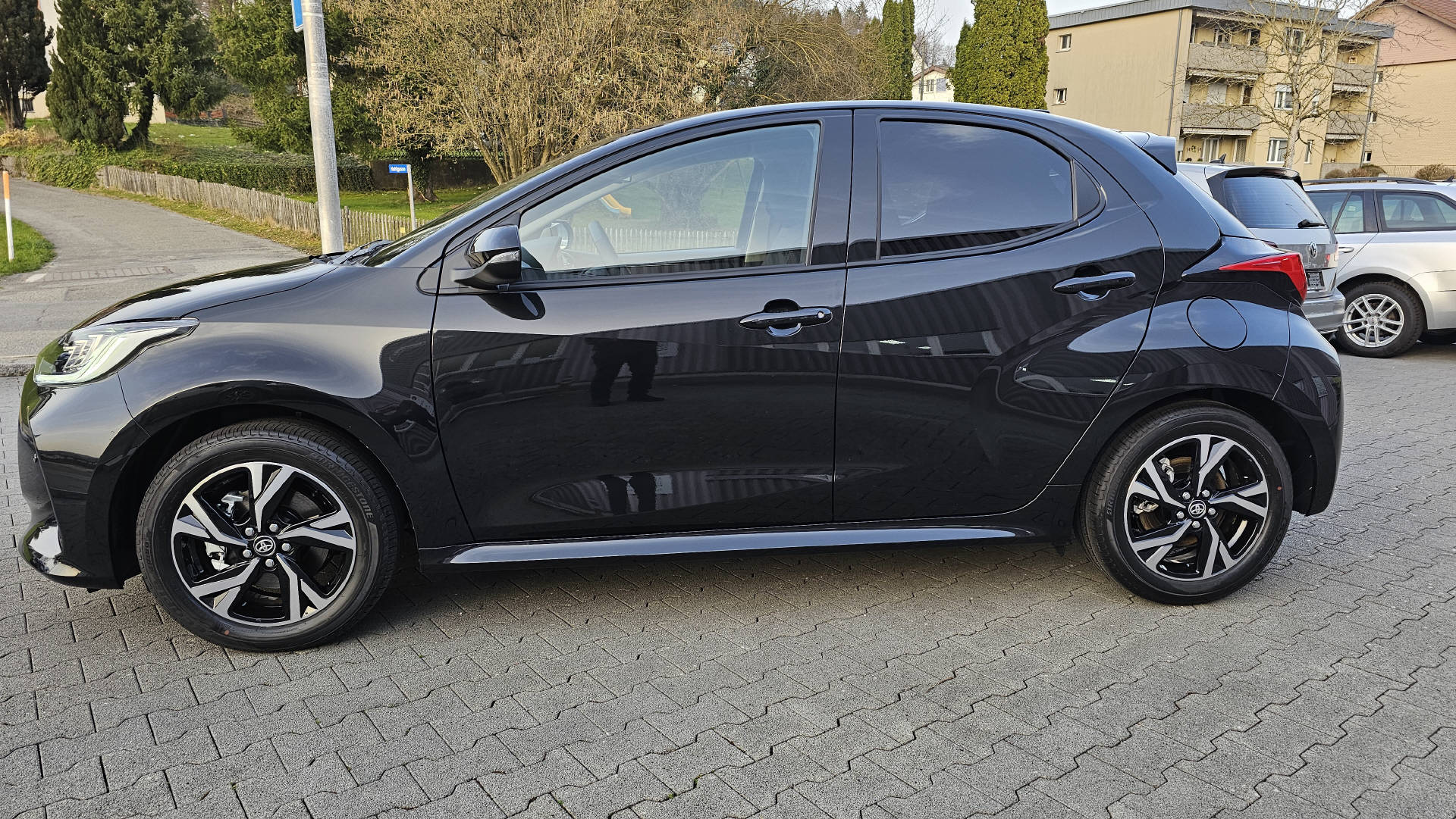 TOYOTA Yaris 1.5 VVT-i HSD Team Player-image-4