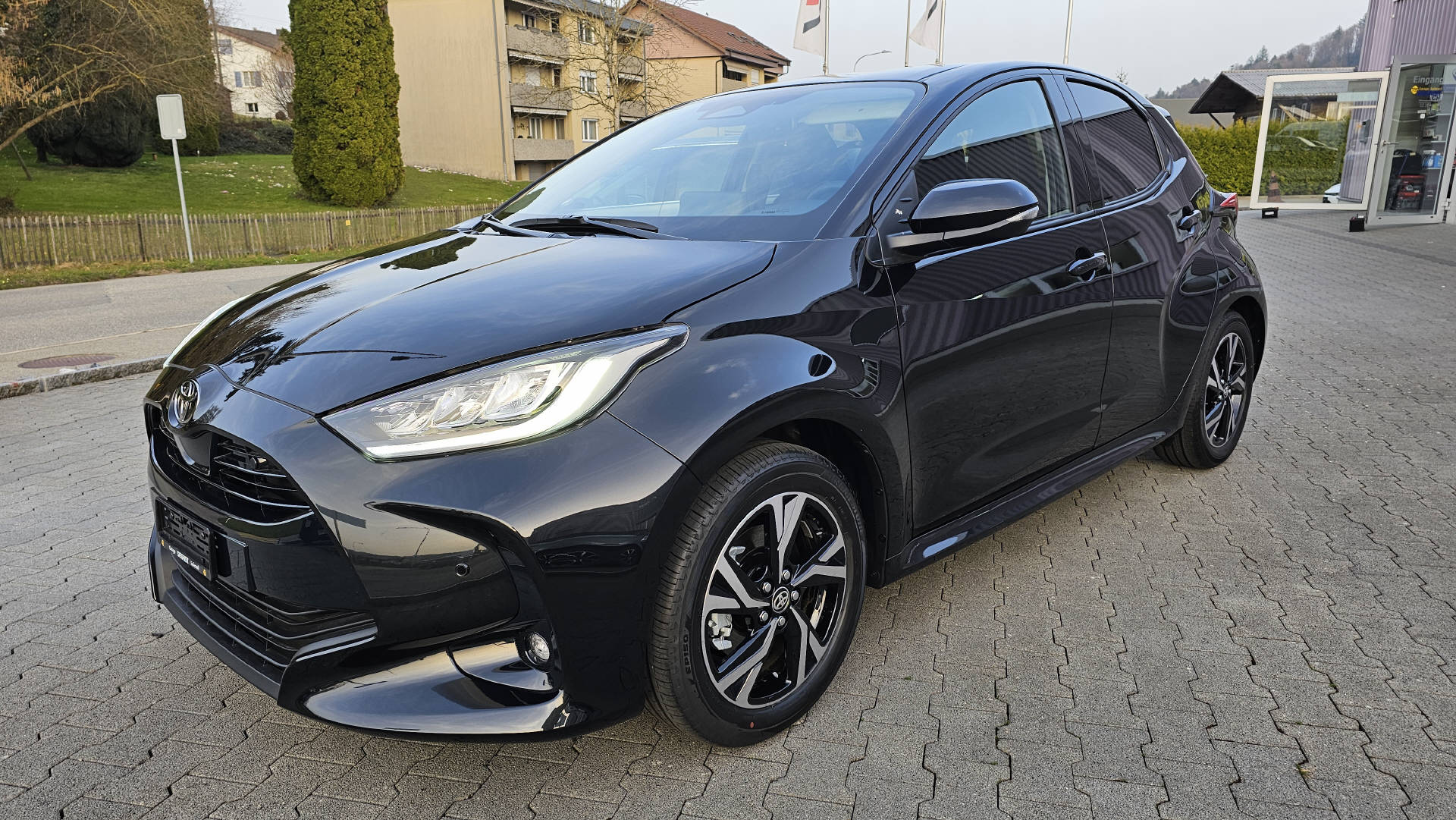 TOYOTA Yaris 1.5 VVT-i HSD Team Player-image-3