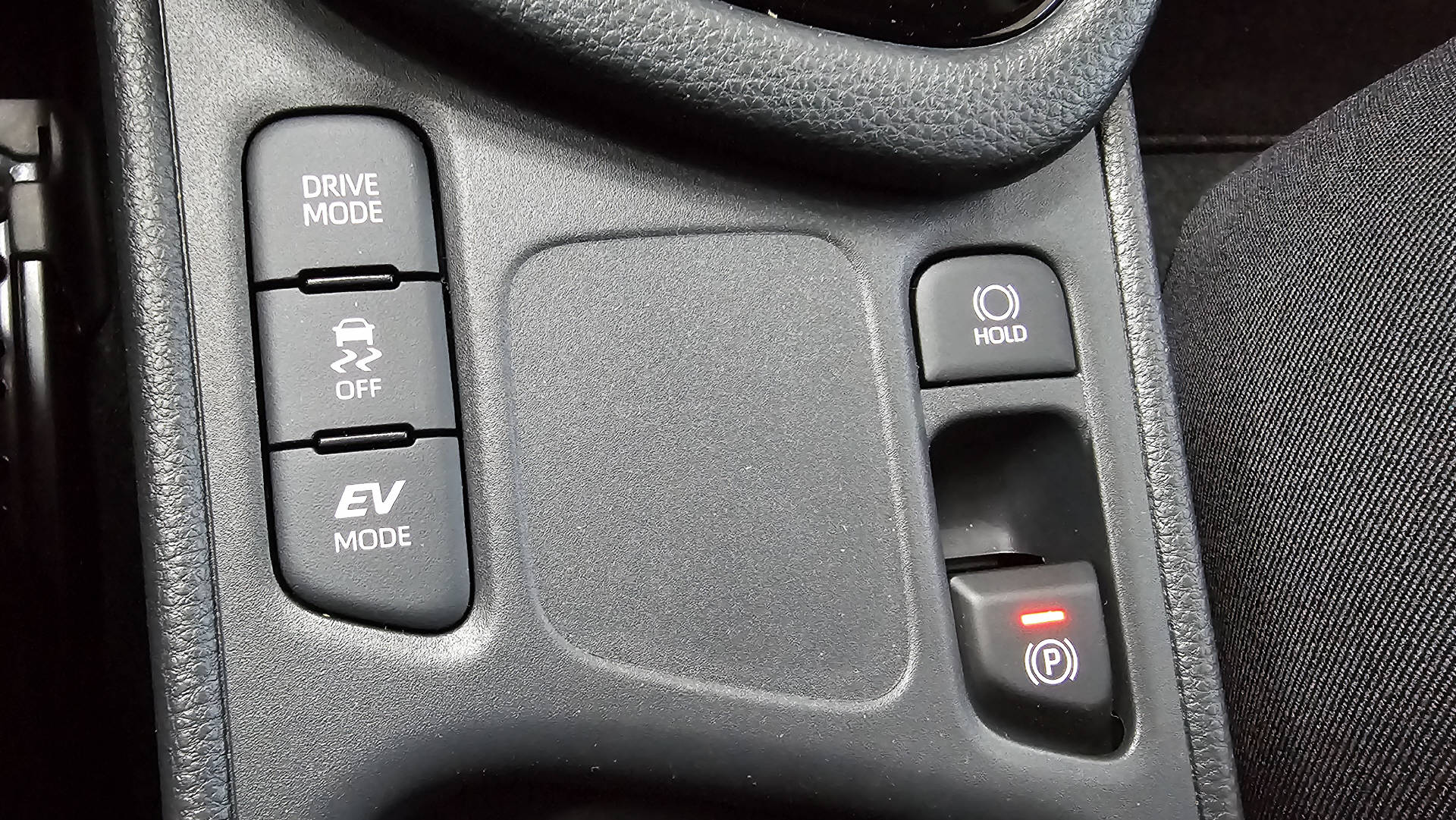 TOYOTA Yaris 1.5 VVT-i HSD Team Player-image-14