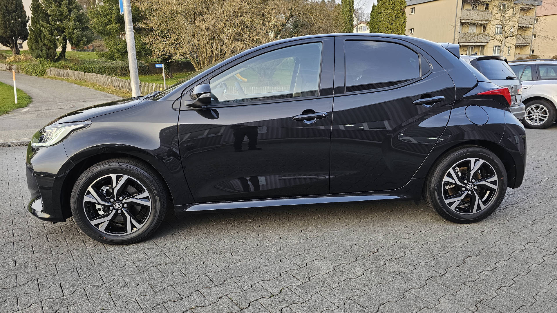 TOYOTA Yaris 1.5 VVT-i HSD Team Player-image-6
