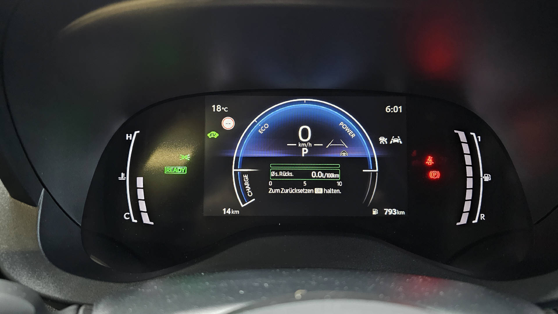 TOYOTA Yaris 1.5 VVT-i HSD Team Player-image-10