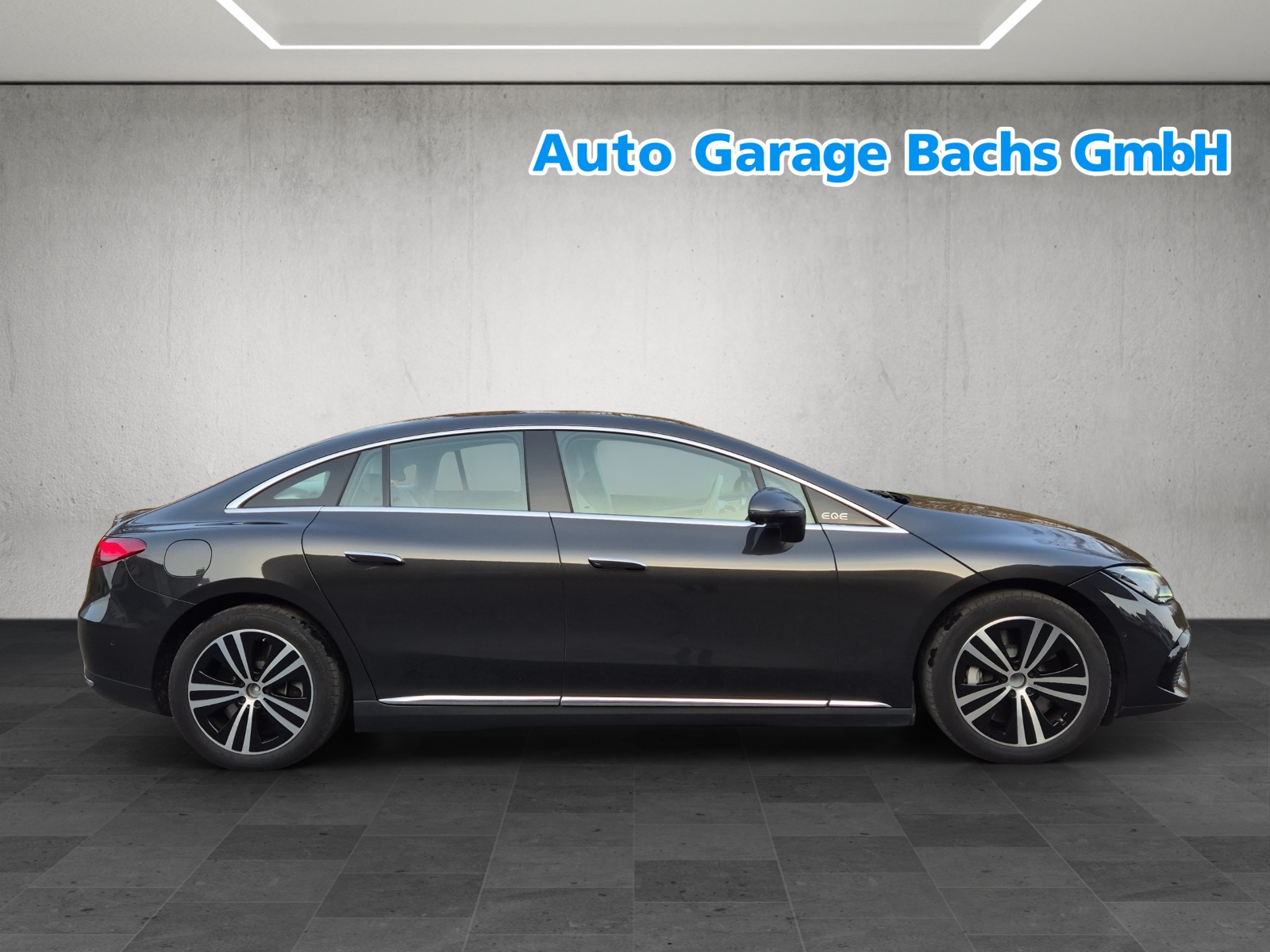 MERCEDES-BENZ EQE 300-image-4