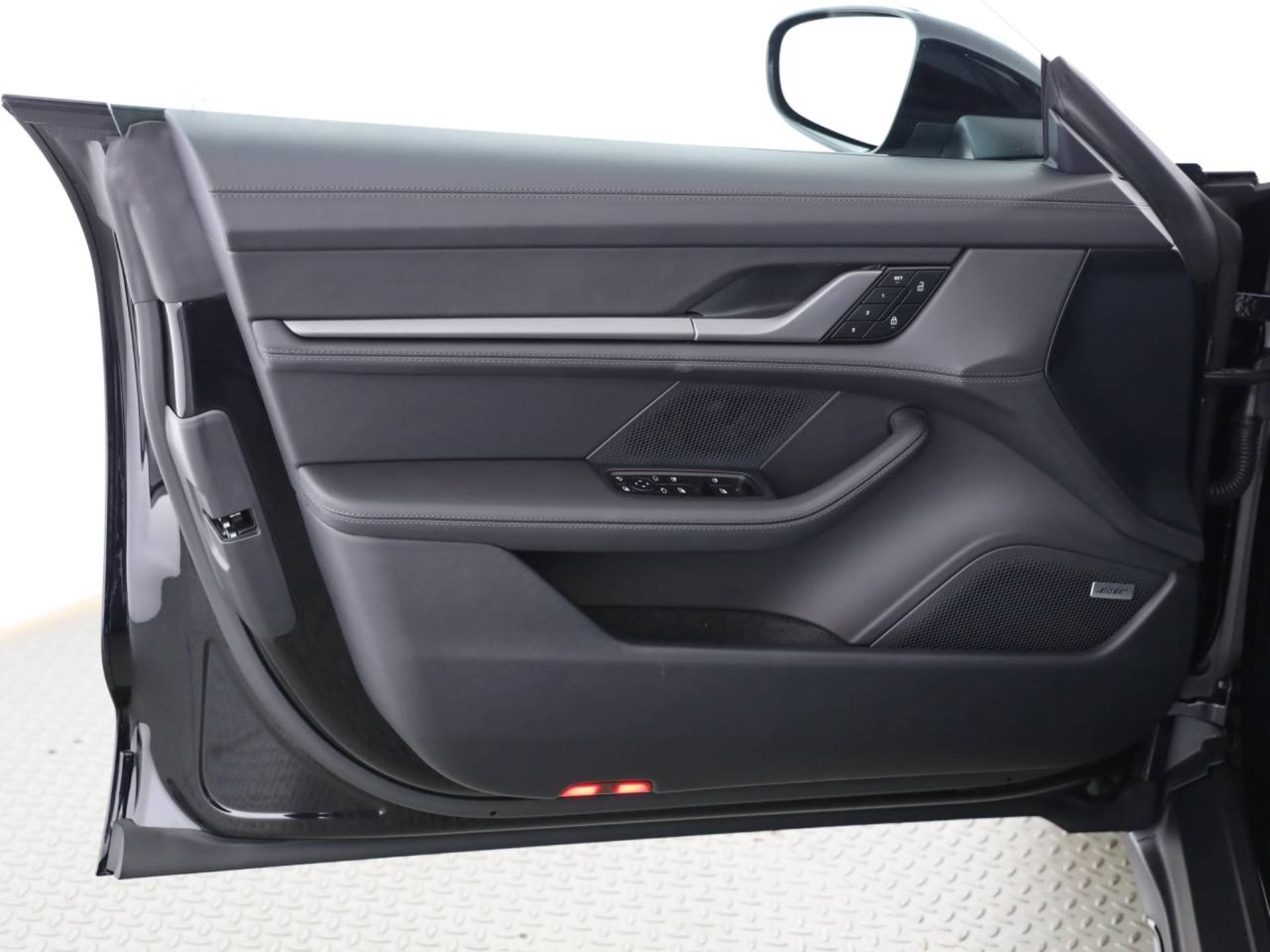 PORSCHE Taycan 4 Cross Turismo-image-17