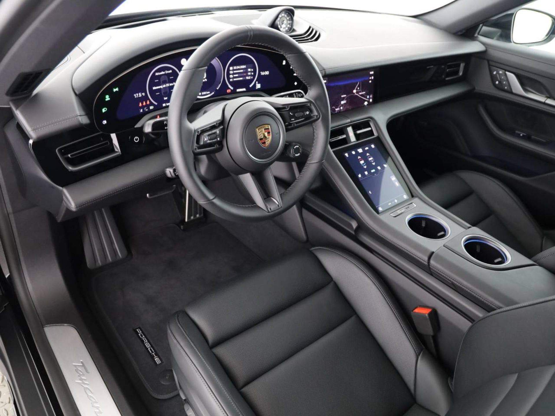 PORSCHE Taycan 4 Cross Turismo-image-4