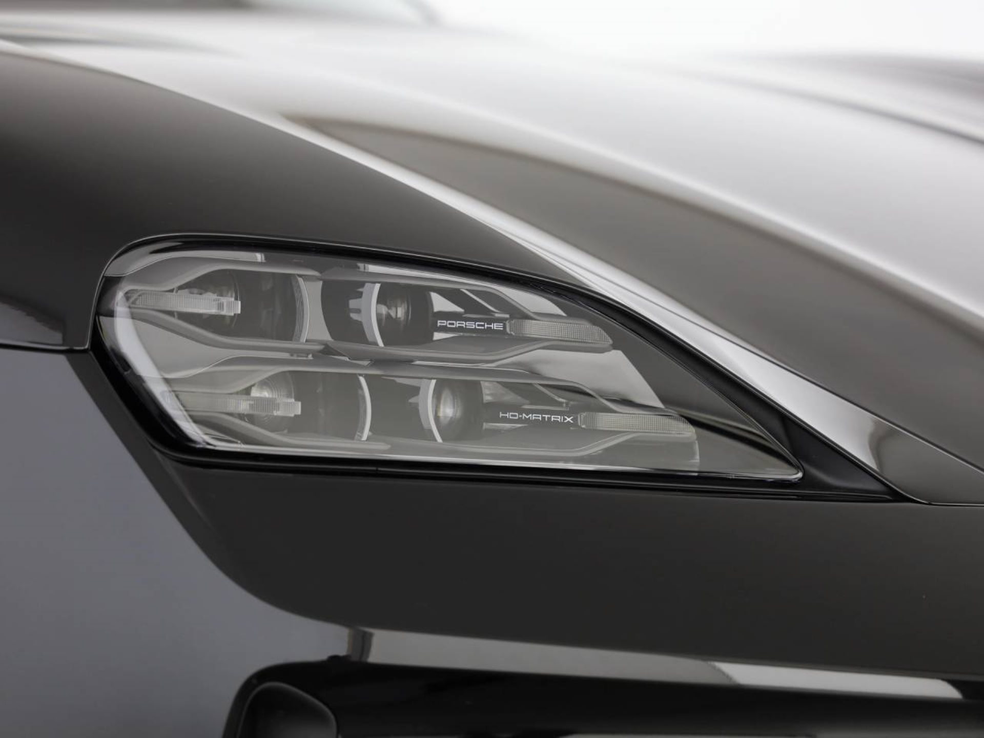 PORSCHE Taycan 4 Cross Turismo-image-8