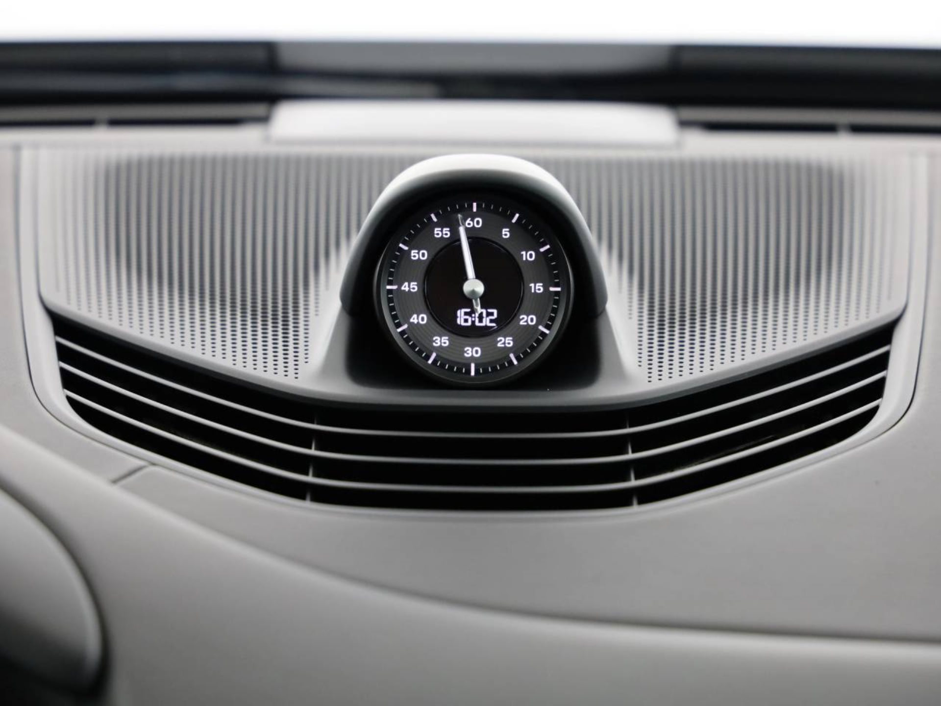 PORSCHE Taycan 4 Cross Turismo-image-11