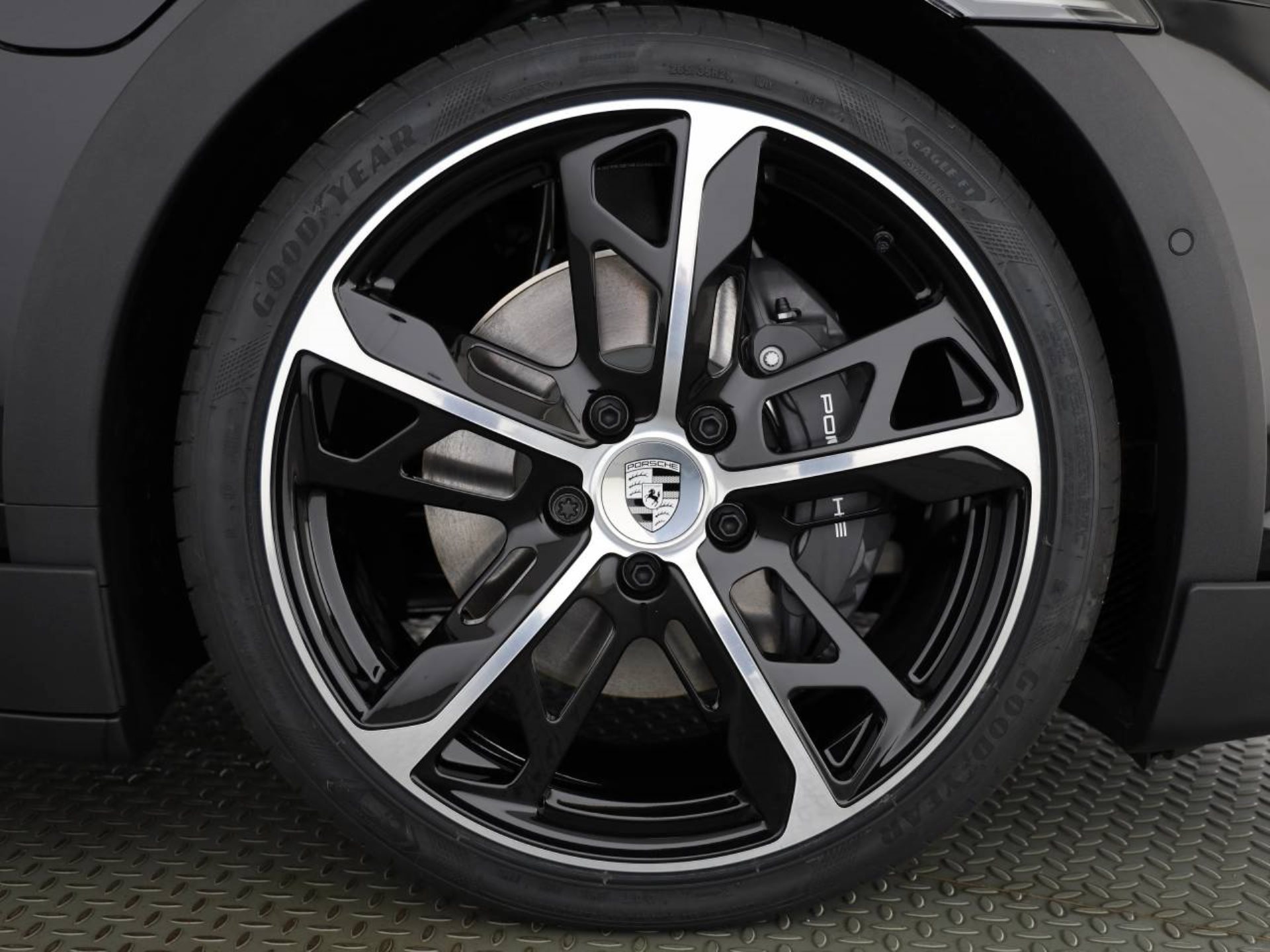 PORSCHE Taycan 4 Cross Turismo-image-5