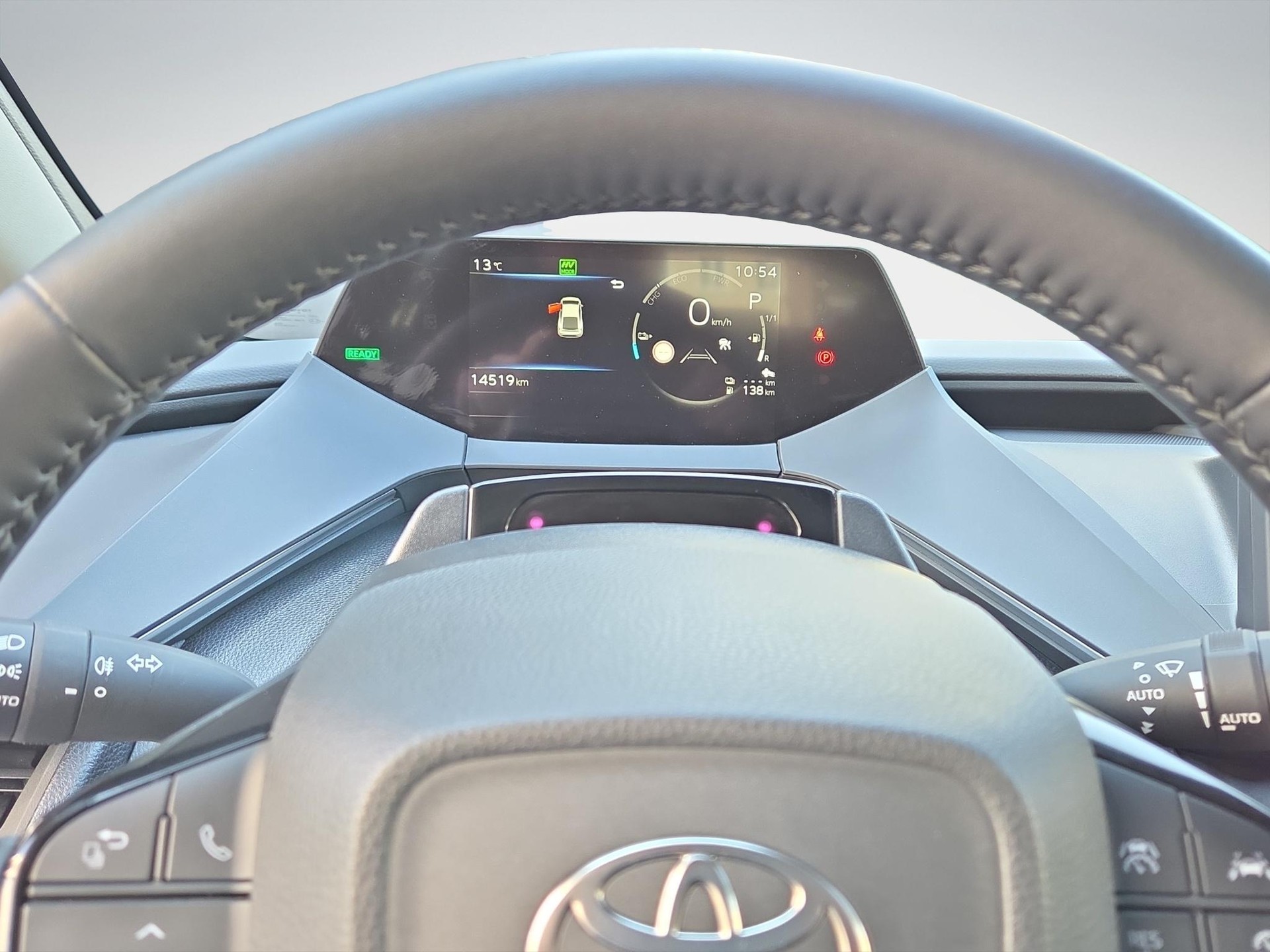 TOYOTA Prius 2.0 Plug-In-Hybrid Premium-image-10