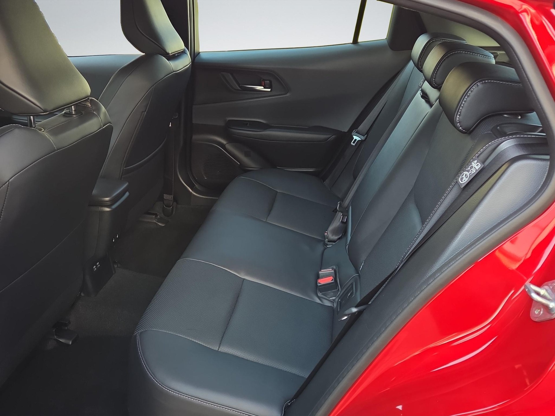 TOYOTA Prius 2.0 Plug-In-Hybrid Premium-image-14