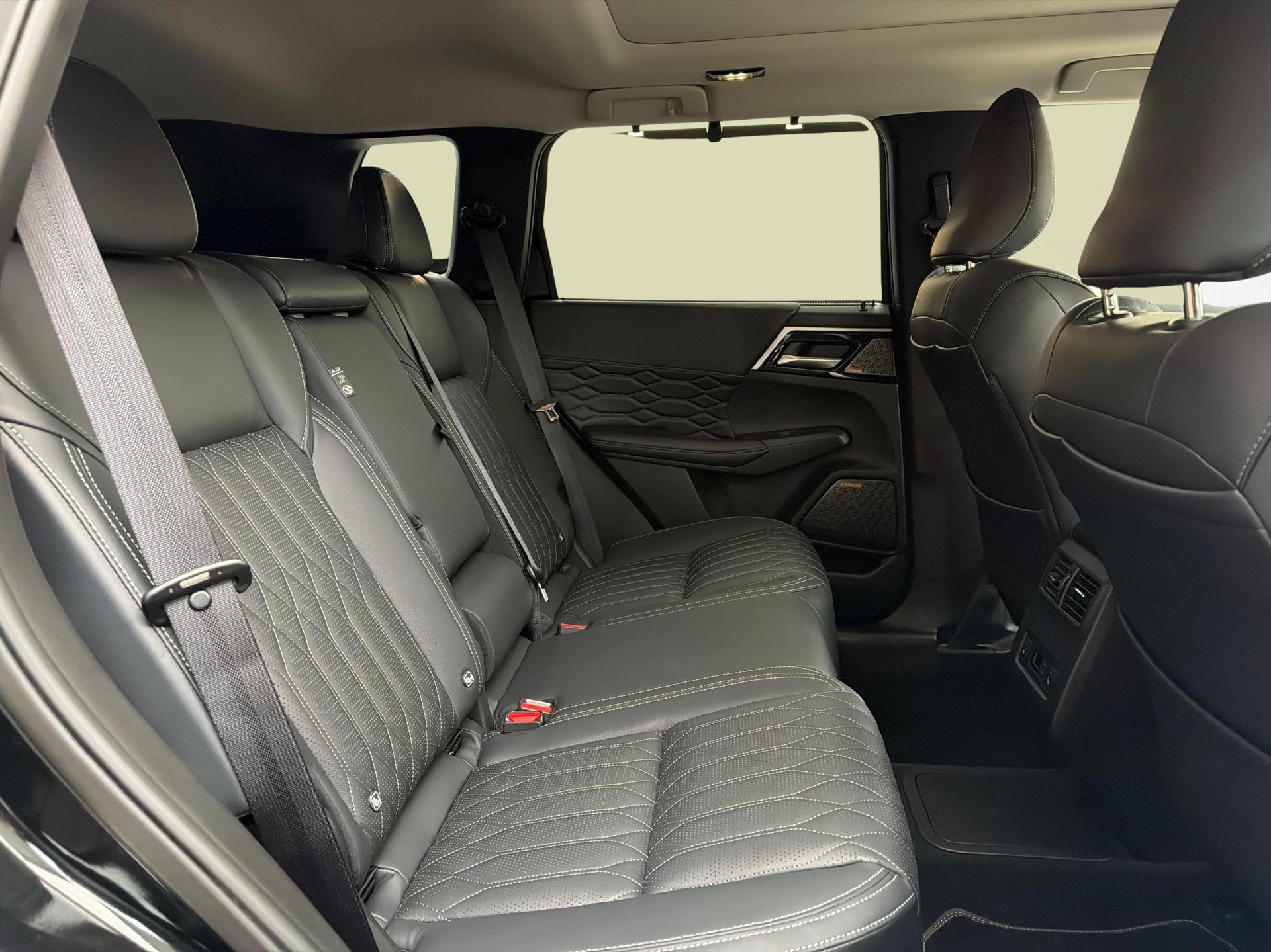 MITSUBISHI Outlander 2.4 PHEV Instyle 4x4-image-10