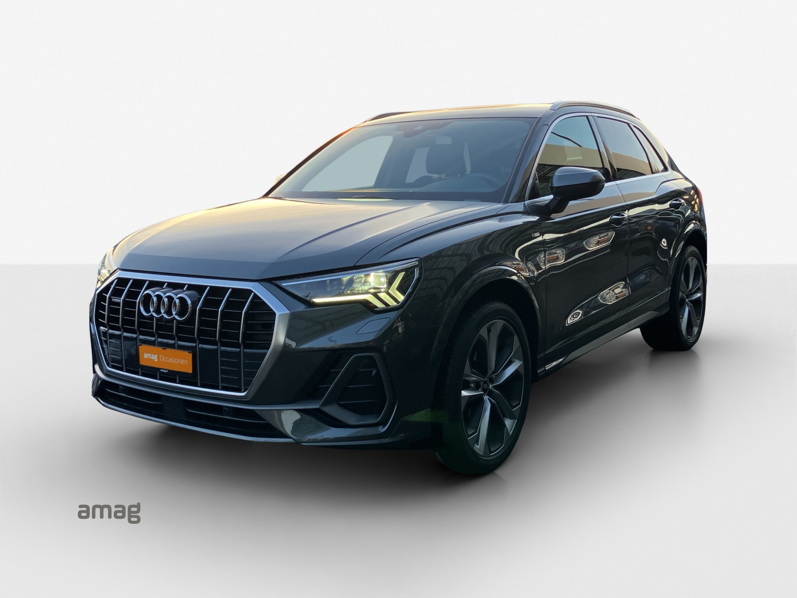 AUDI Q3 35 TDI S line Attraction quattro S-tronic-image-0