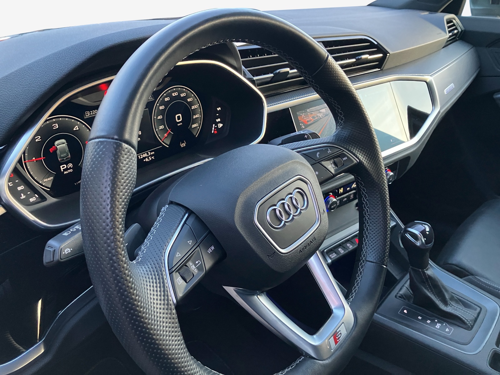 AUDI Q3 35 TDI S line Attraction quattro S-tronic-image-9