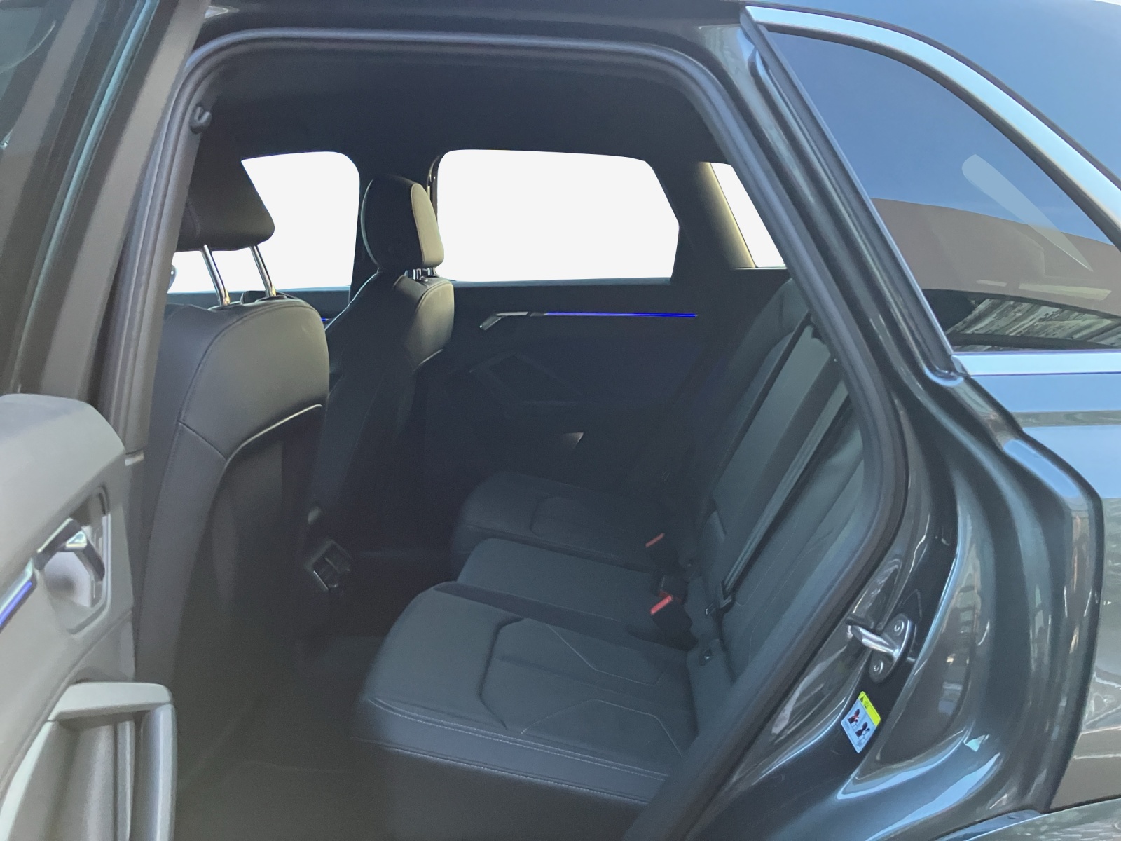 AUDI Q3 35 TDI S line Attraction quattro S-tronic-image-11