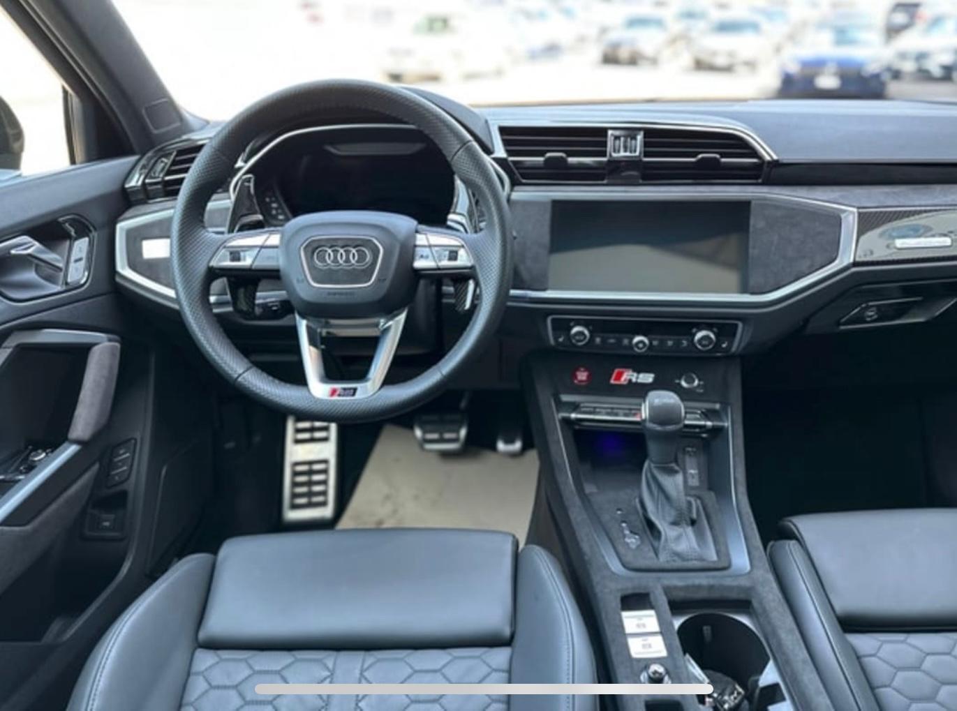 AUDI RS Q3 Sportback quattro S tronic-image-2