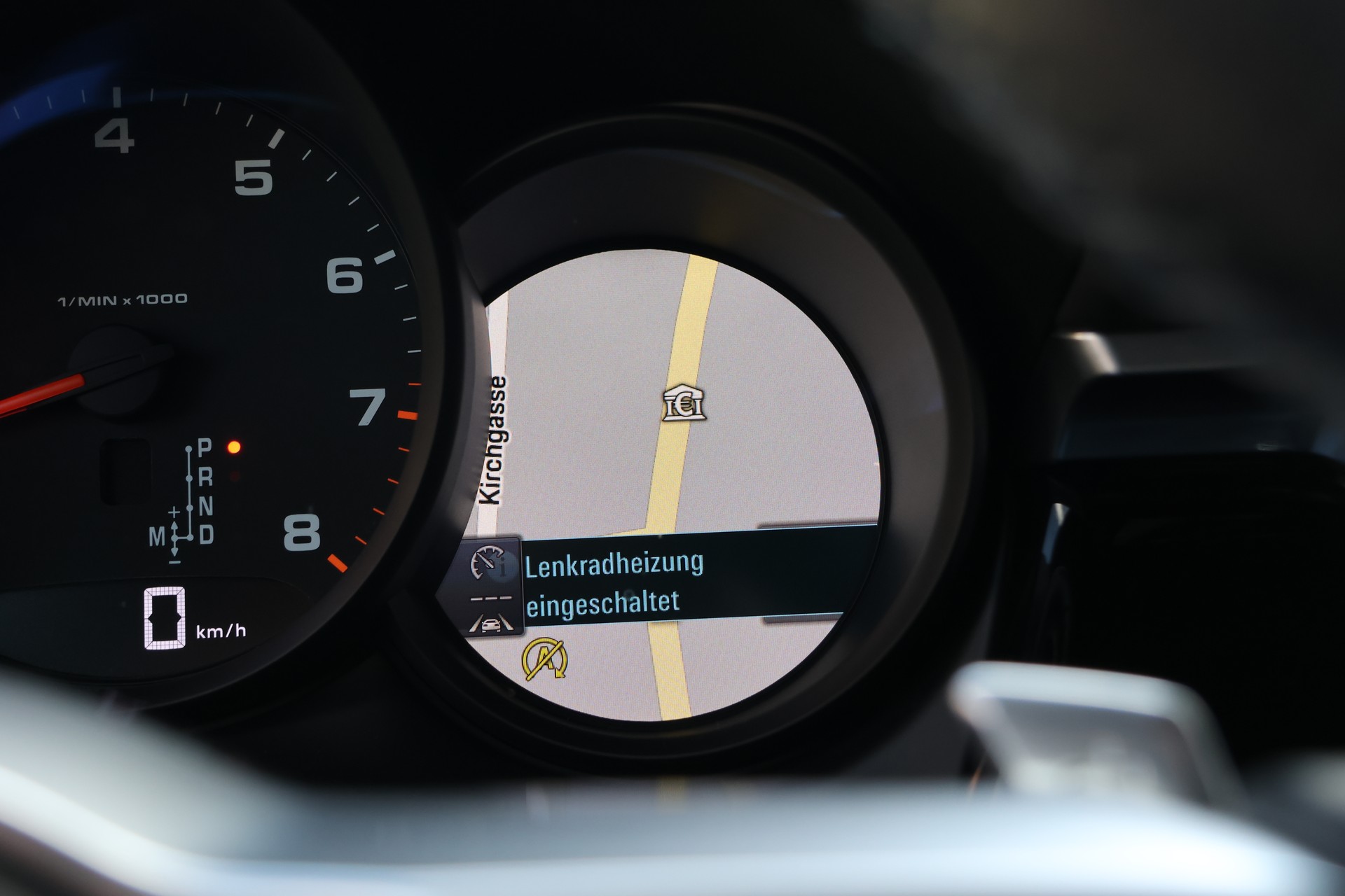 PORSCHE Macan PDK (CH)-image-22