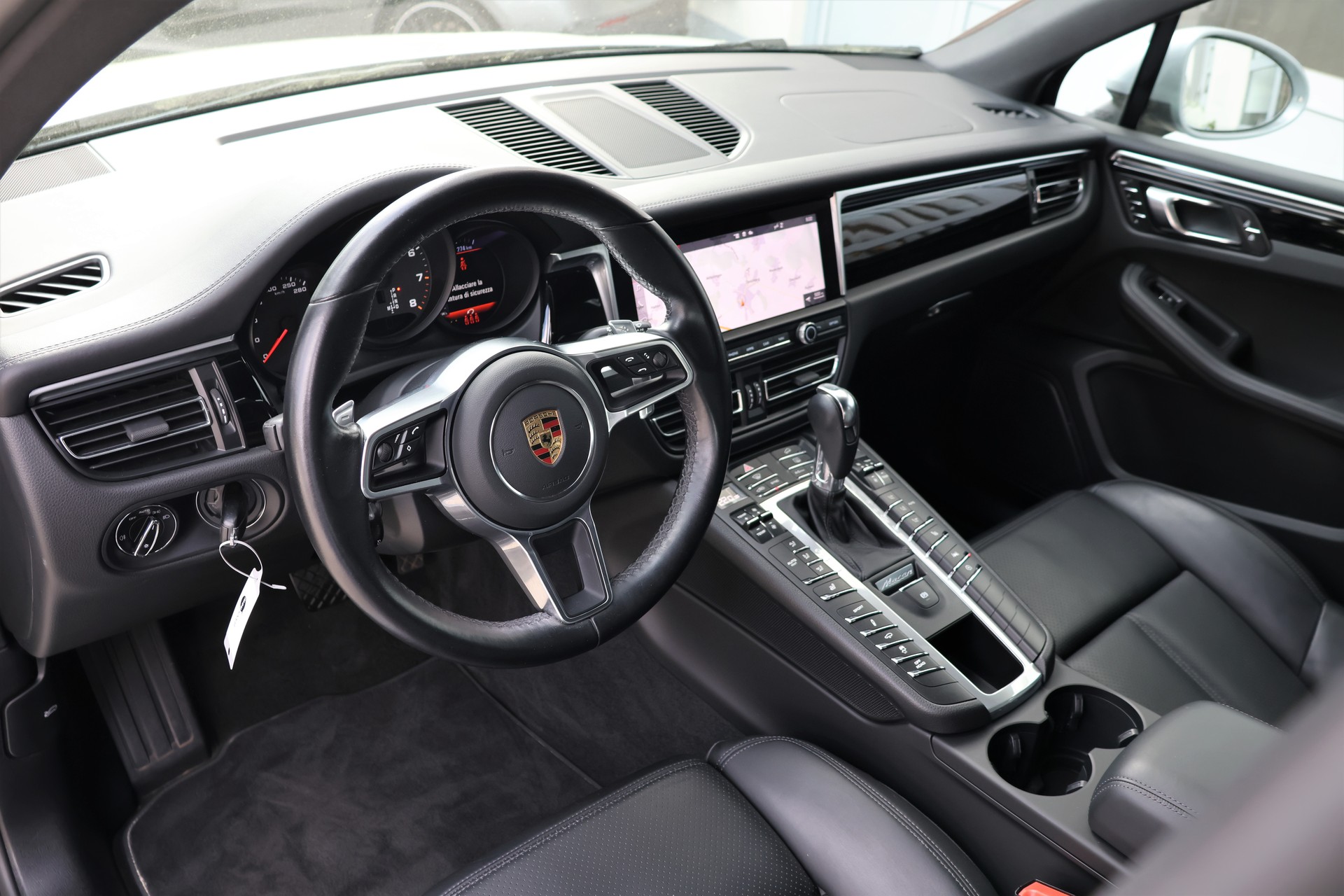 PORSCHE Macan PDK (CH)-image-9