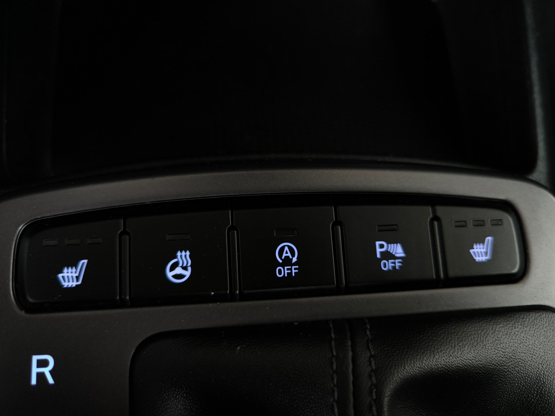 HYUNDAI i10 1.0 Launch Automat-image-12