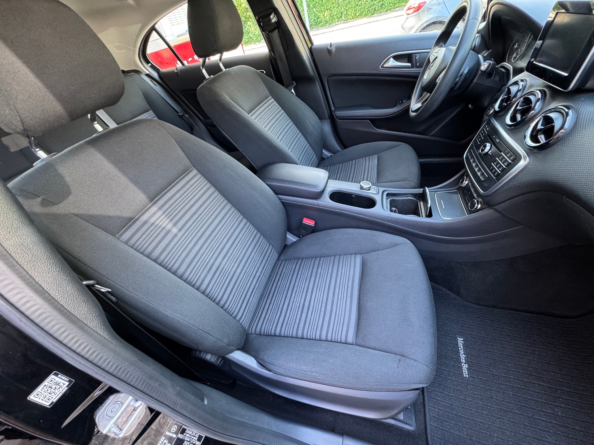 MERCEDES-BENZ A 220 Style 4Matic 7G-DCT-image-7