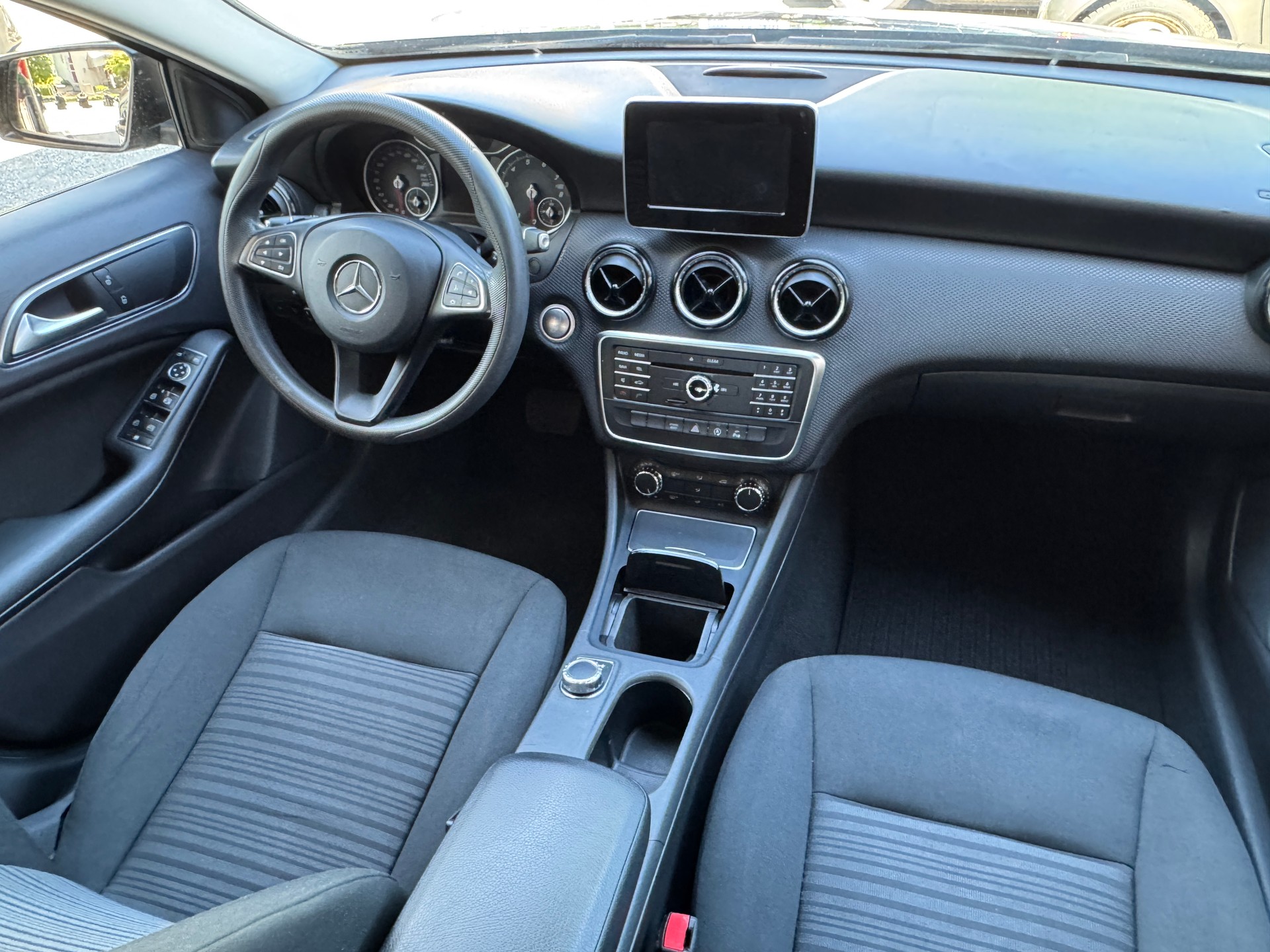 MERCEDES-BENZ A 220 Style 4Matic 7G-DCT-image-10