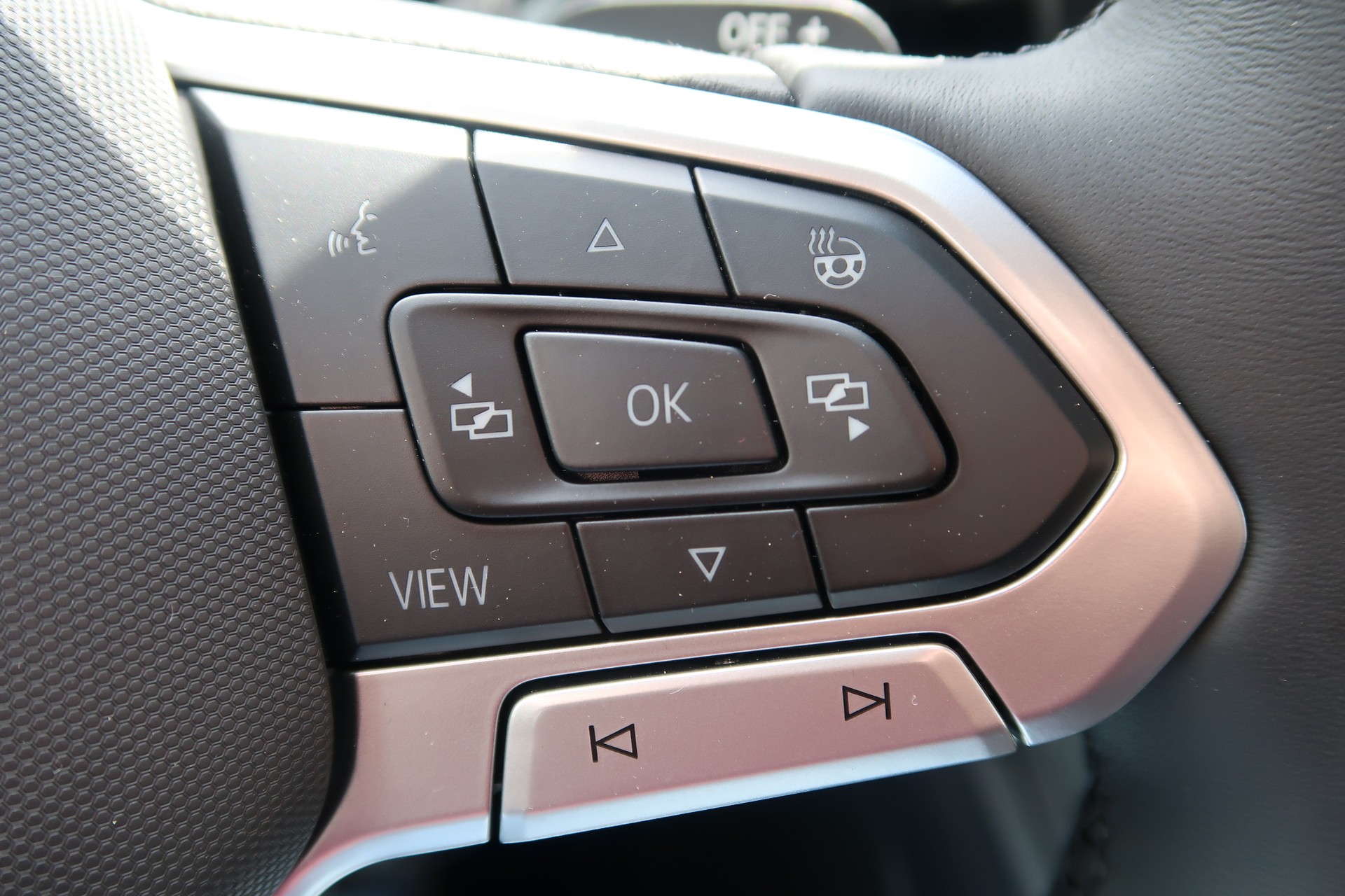 VW T-Roc 1.5 eTSI mHEV Life DSG-image-13