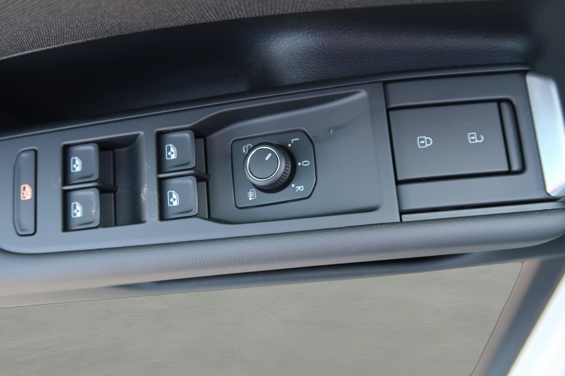 VW T-Roc 1.5 eTSI mHEV Life DSG-image-11