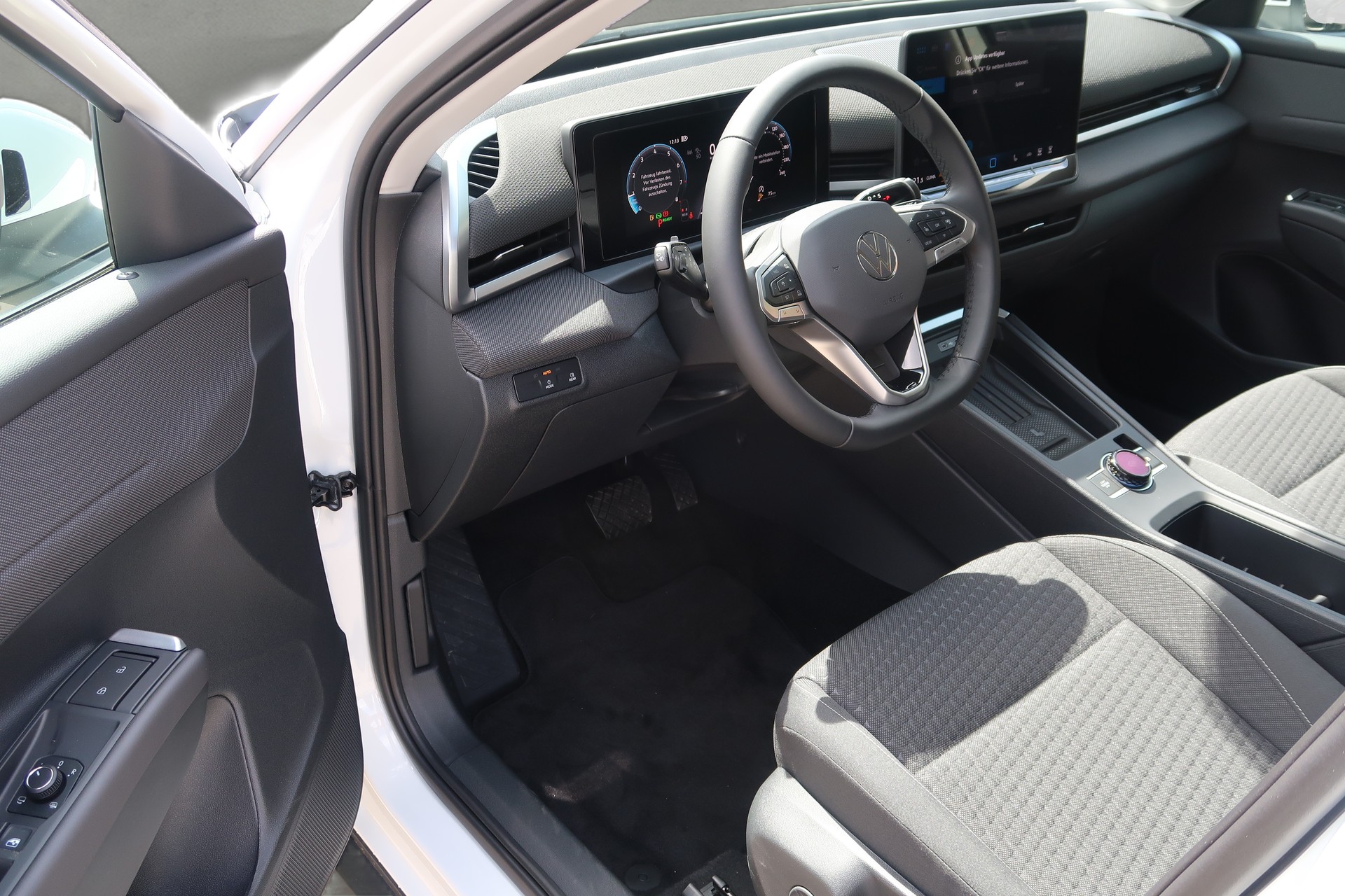 VW T-Roc 1.5 eTSI mHEV Life DSG-image-8