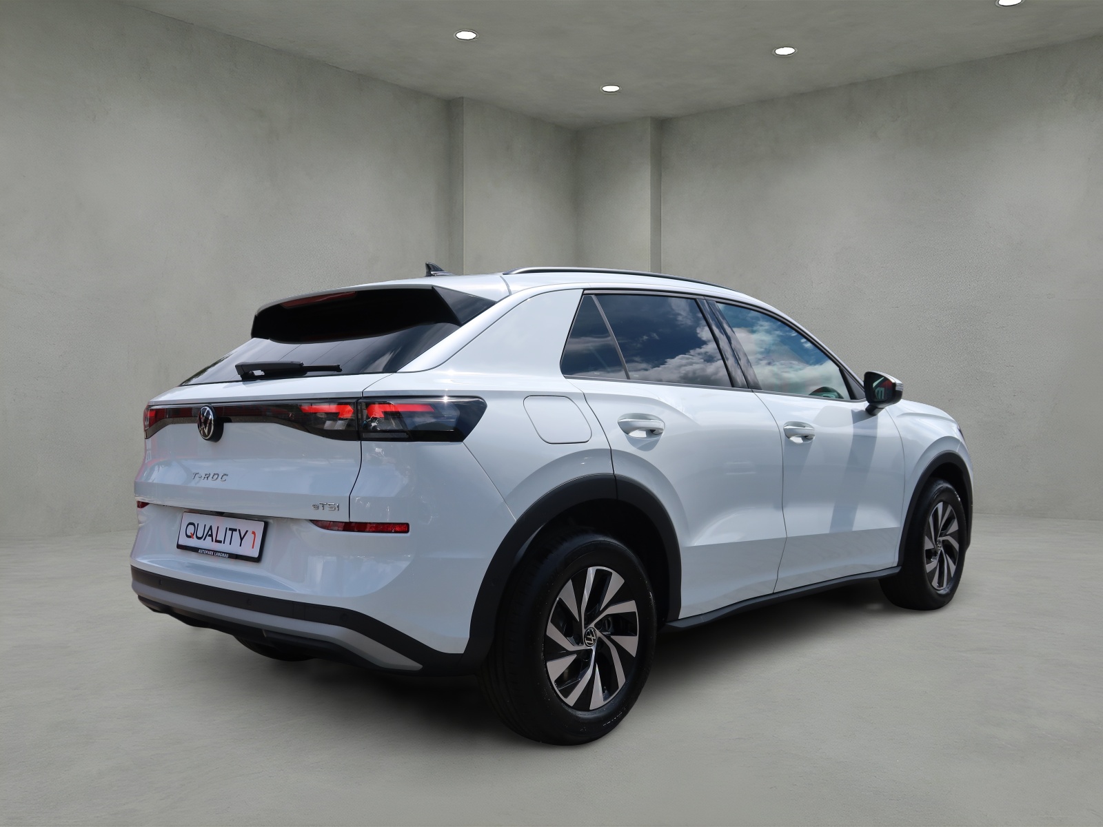 VW T-Roc 1.5 eTSI mHEV Life DSG-image-4