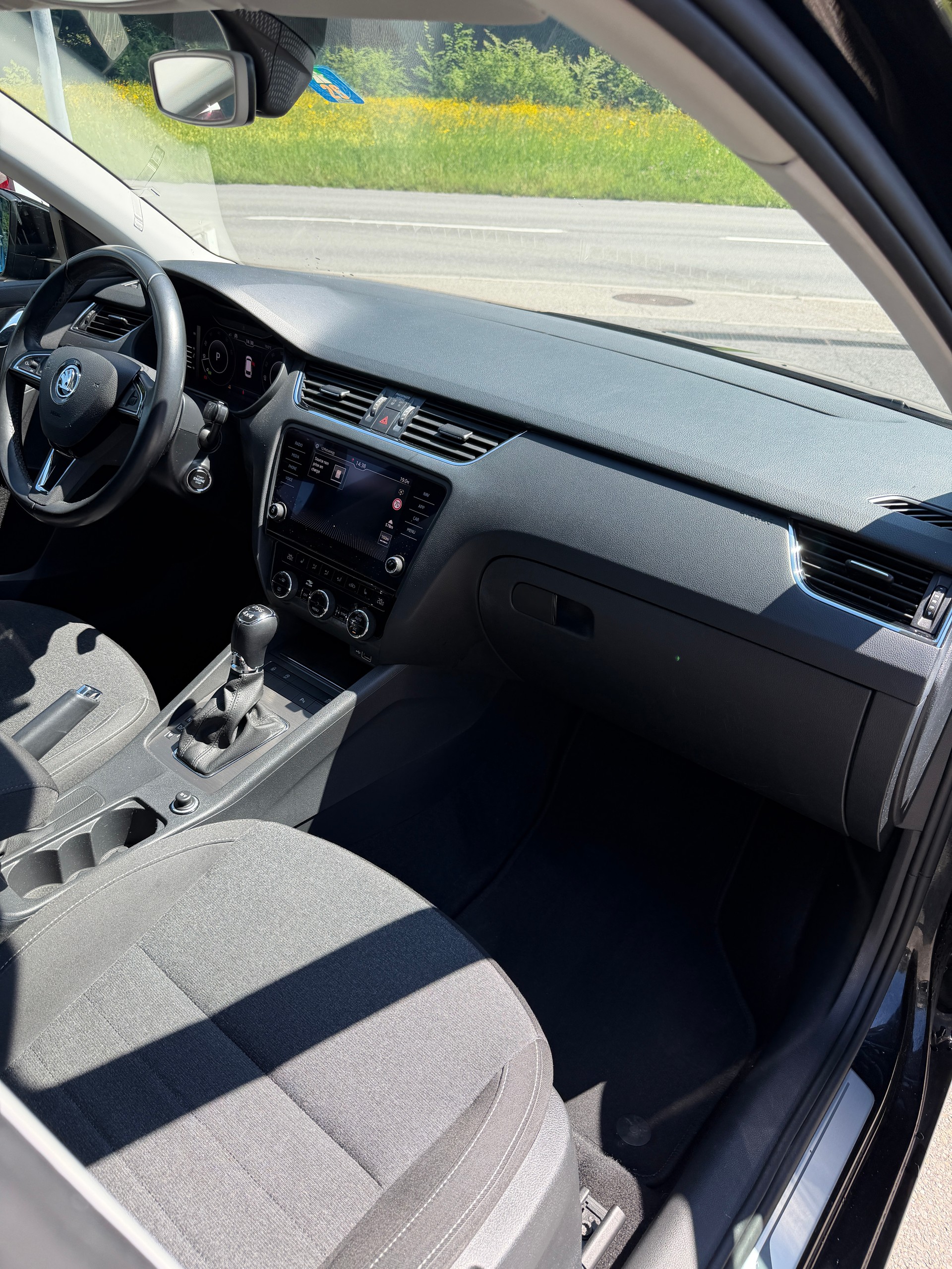 SKODA Octavia Combi 2.0 TSI Soleil 4x4 DSG-image-9