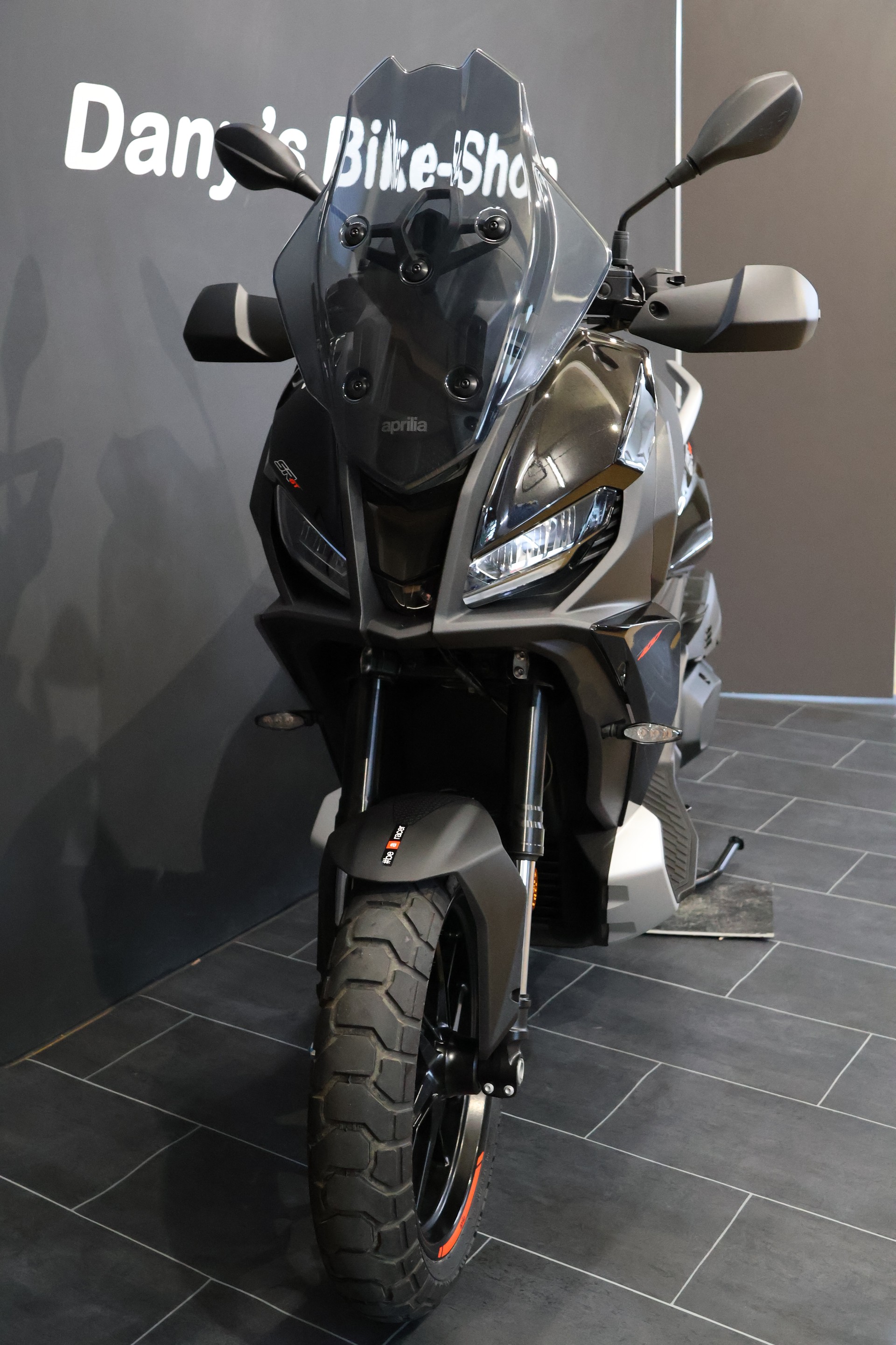 APRILIA SR GT 400 (4 Jahre Garantie)-showroom-element-1