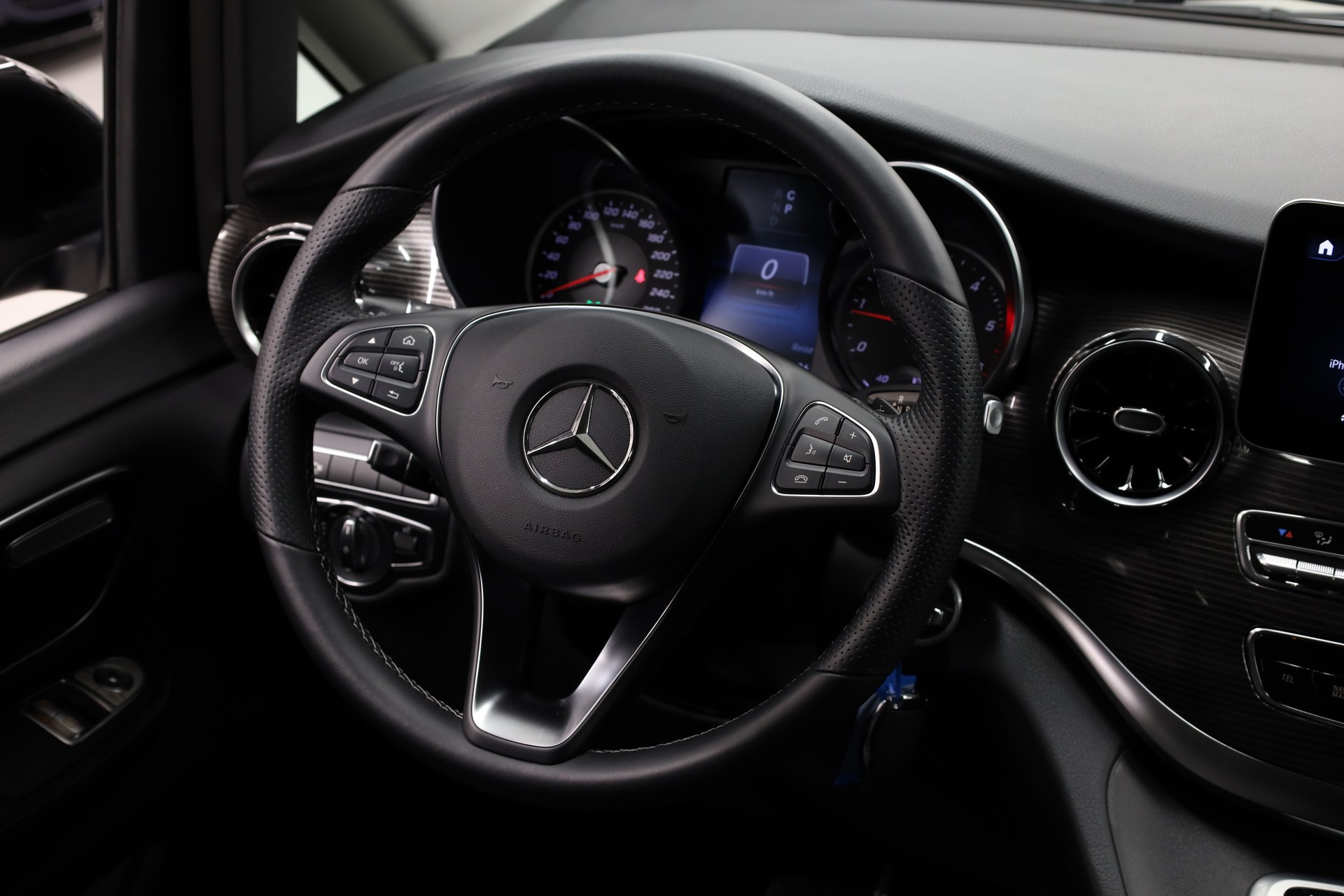 MERCEDES-BENZ V 250 d Avantgarde lang 4matic Van-image-20
