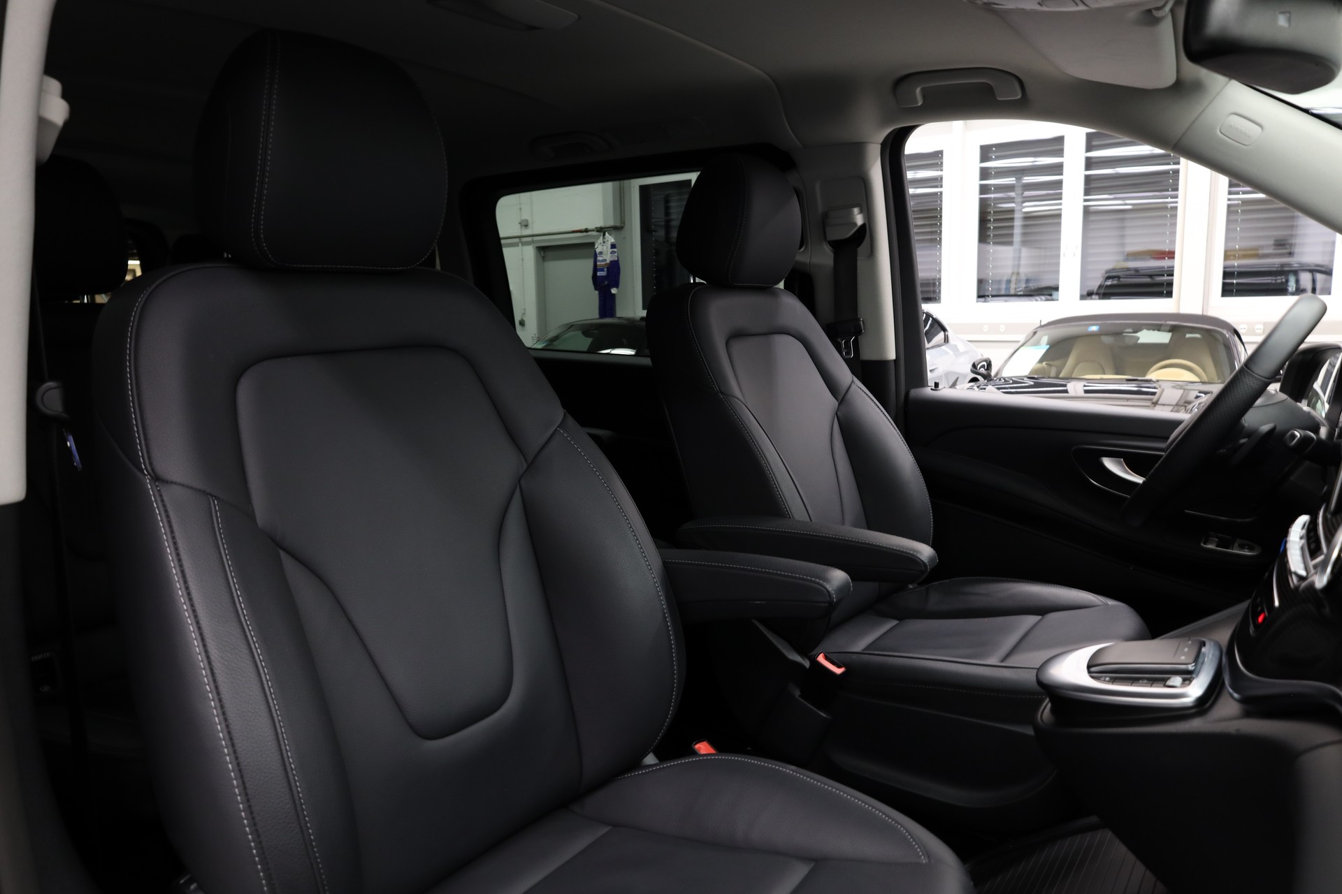 MERCEDES-BENZ V 250 d Avantgarde lang 4matic Van-image-19