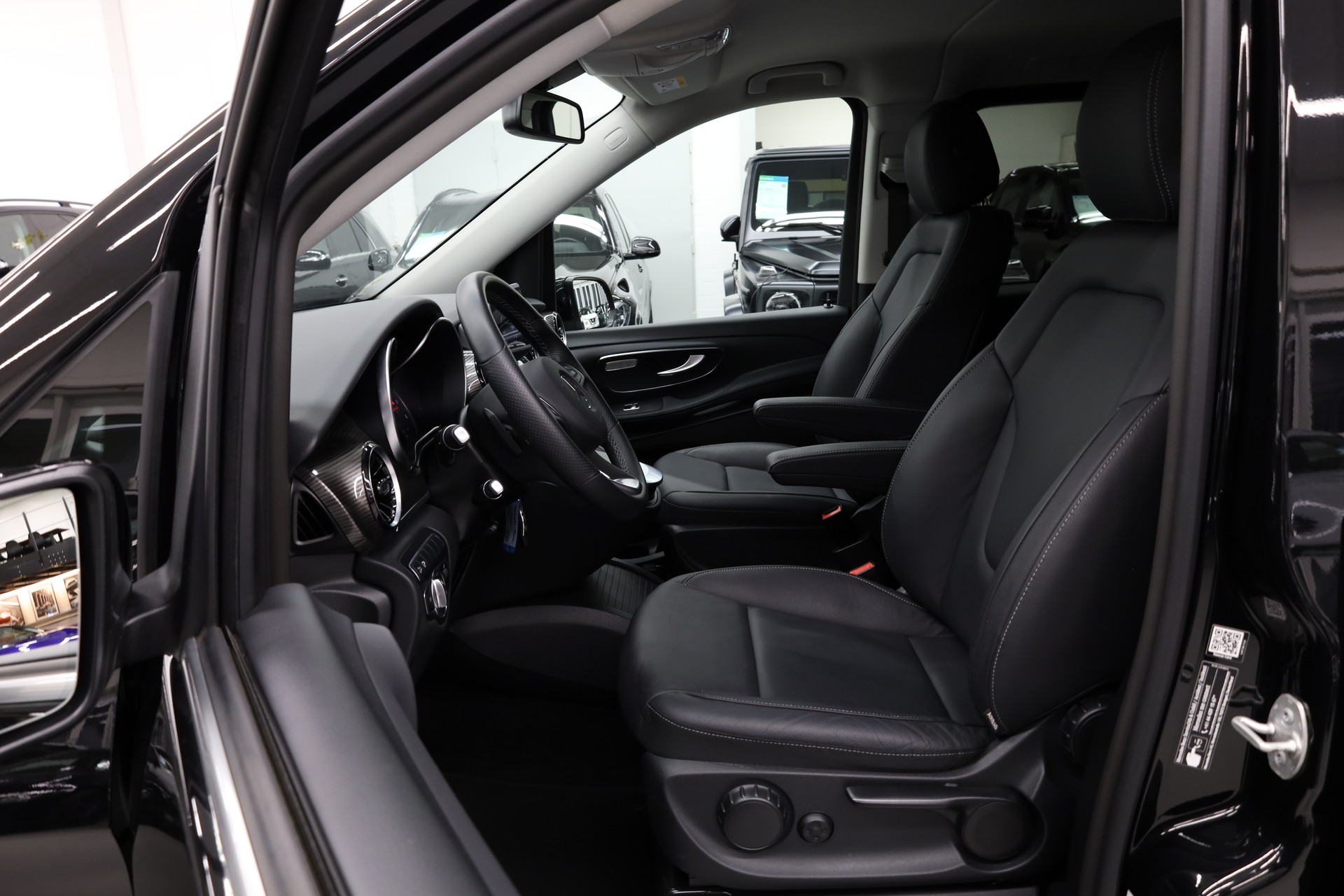 MERCEDES-BENZ V 250 d Avantgarde lang 4matic Van-image-16