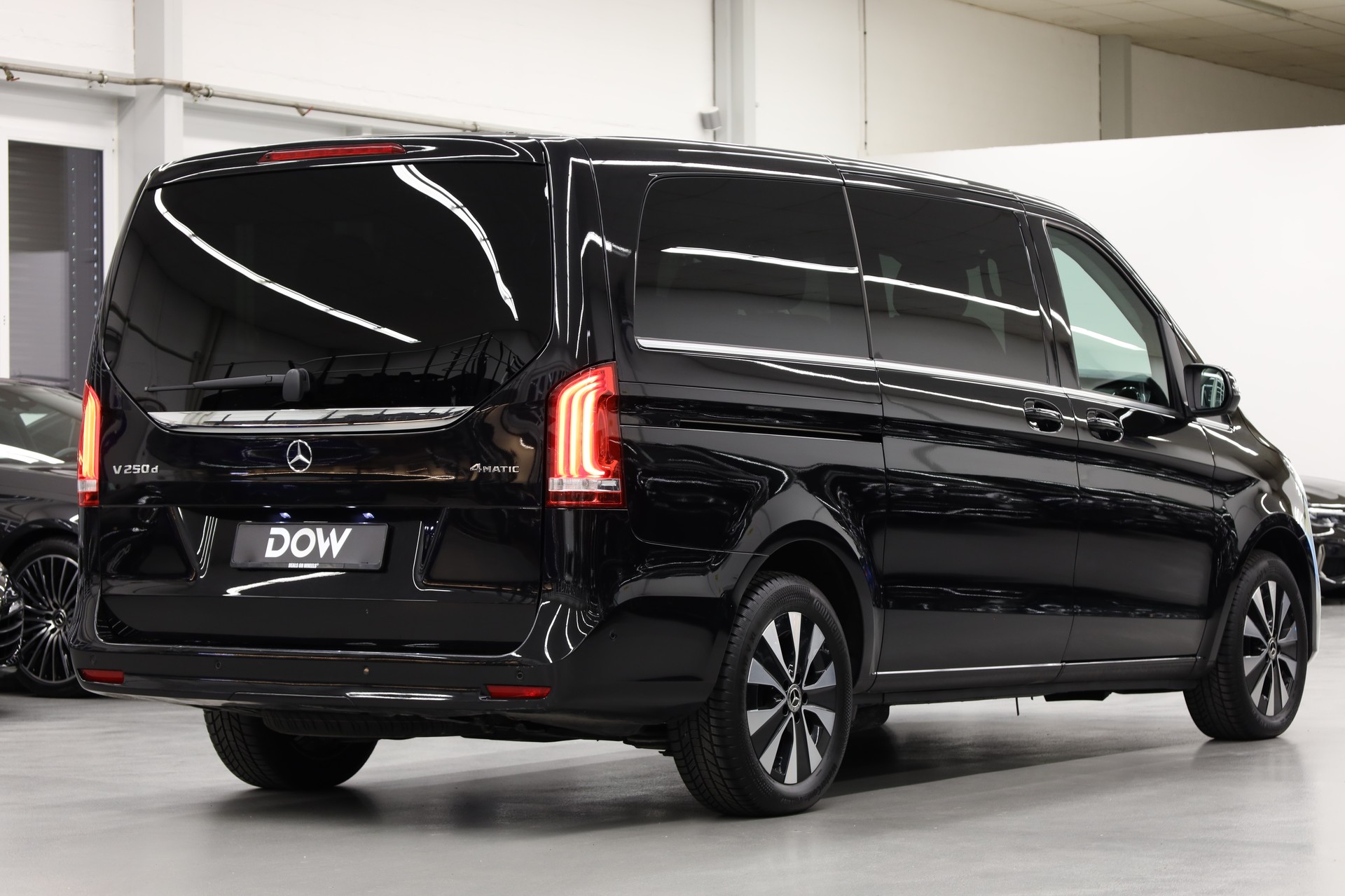 MERCEDES-BENZ V 250 d Avantgarde lang 4matic Van-image-6