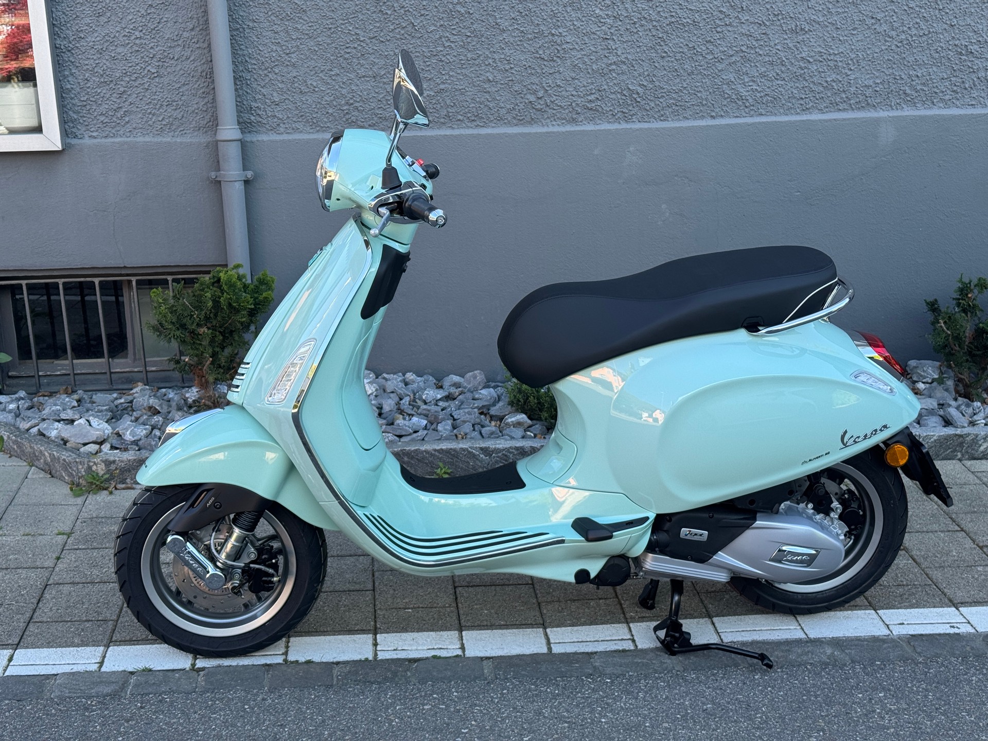 PIAGGIO Vespa 125 Primavera 2026 Keyless Go & LCD Display-showroom-element-1