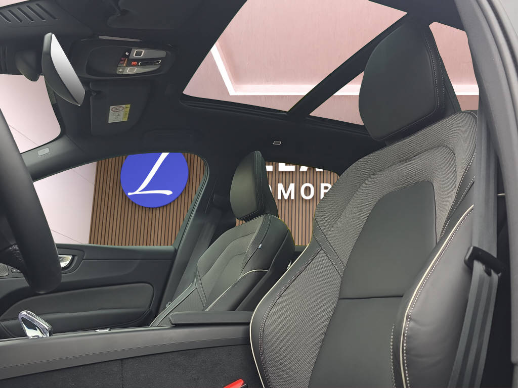 VOLVO XC60 2.0 B5 MH Plus Black Edition AWD-image-12