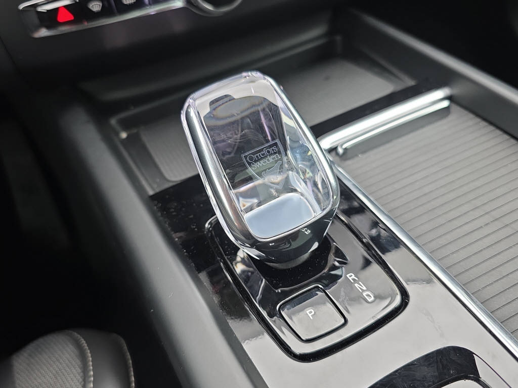 VOLVO XC60 2.0 B5 MH Plus Black Edition AWD-image-21