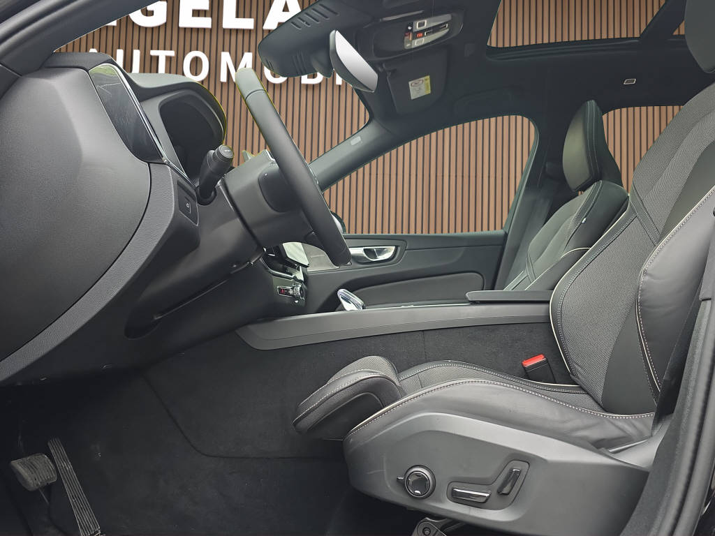 VOLVO XC60 2.0 B5 MH Plus Black Edition AWD-image-11