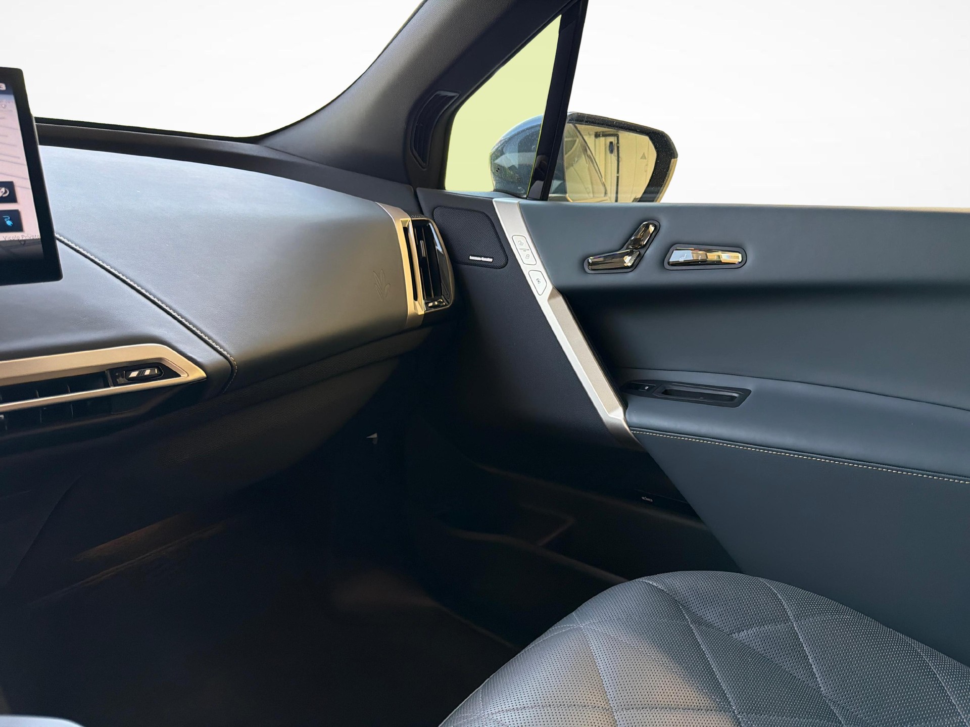 BMW iX M60-image-19