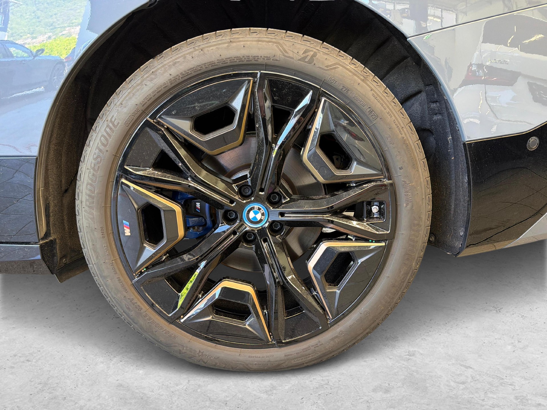 BMW iX M60-image-11