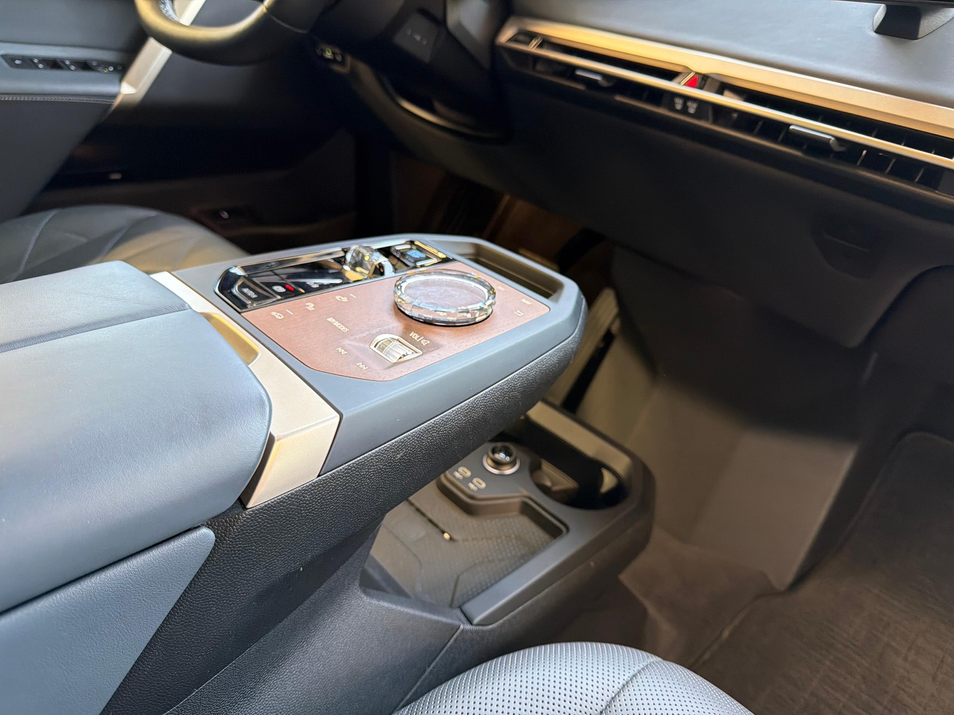 BMW iX M60-image-18