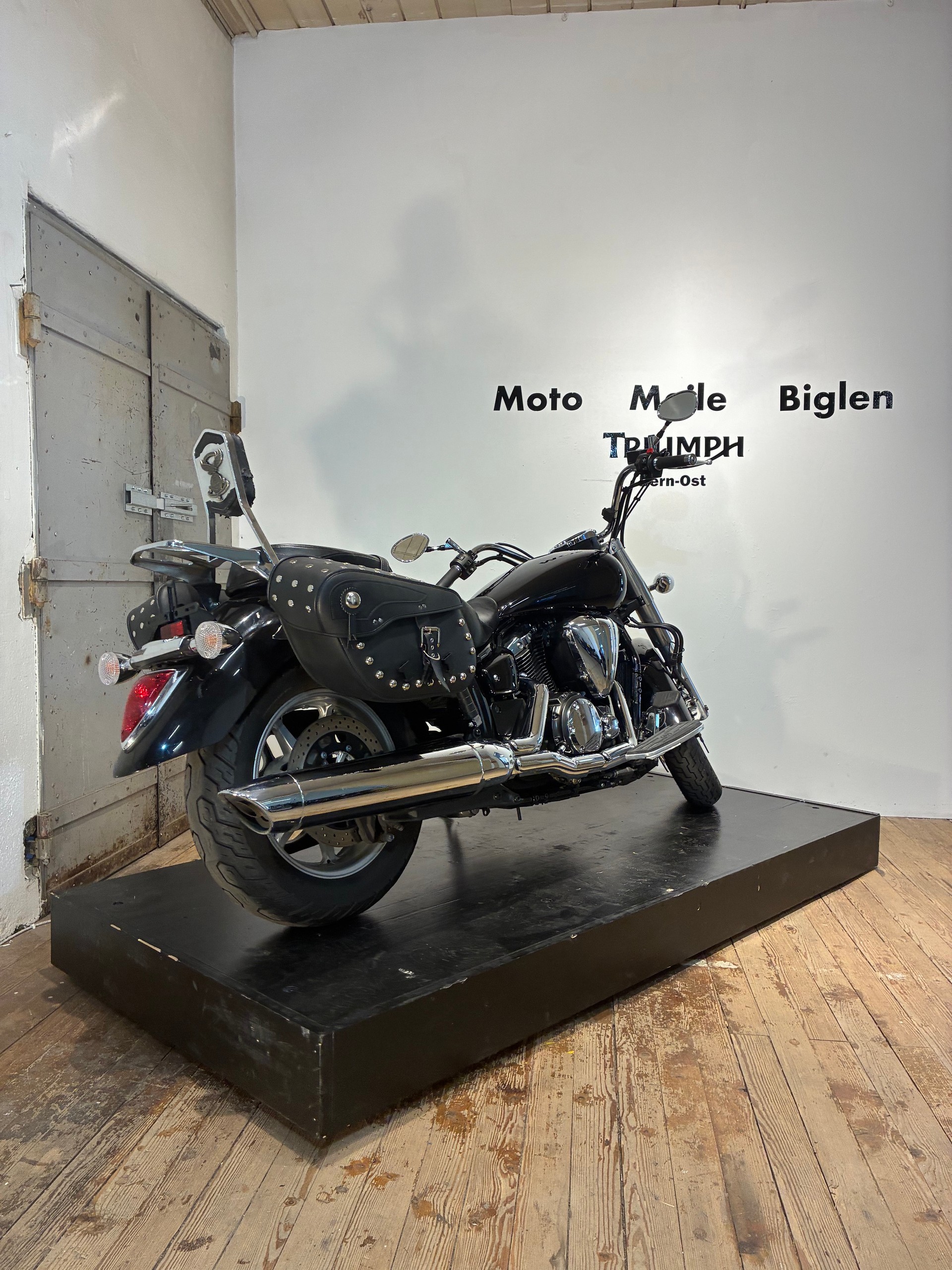 YAMAHA XVS 1300 A Midnight Star UBS-showroom-element-3
