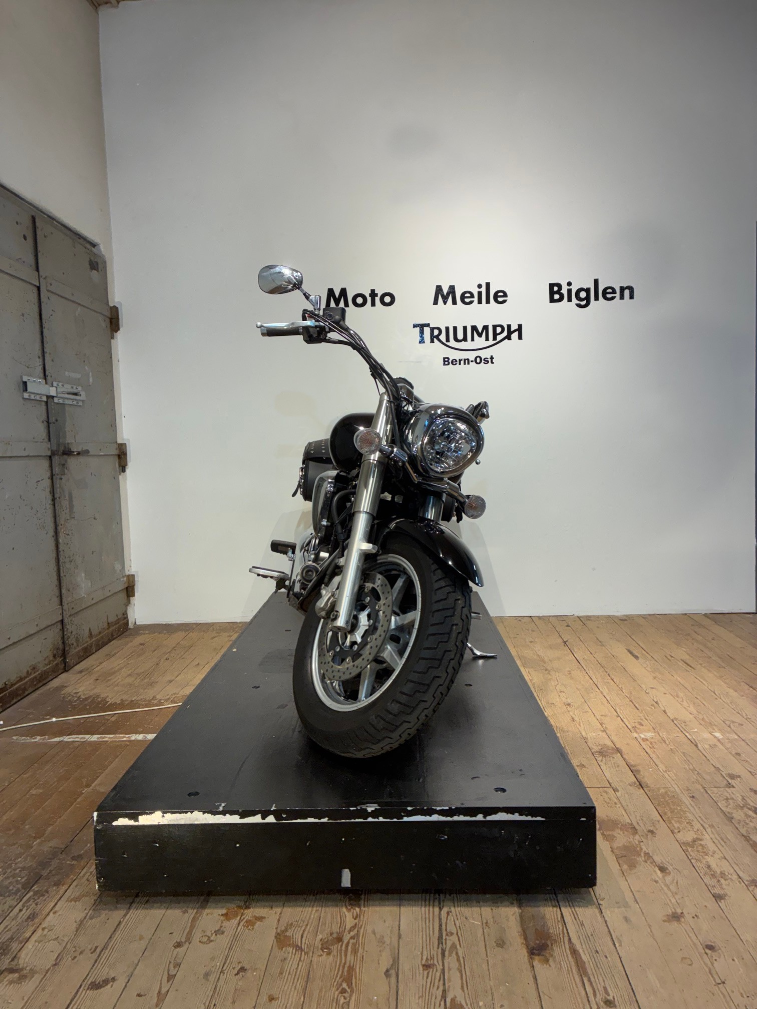 YAMAHA XVS 1300 A Midnight Star UBS-showroom-element-1