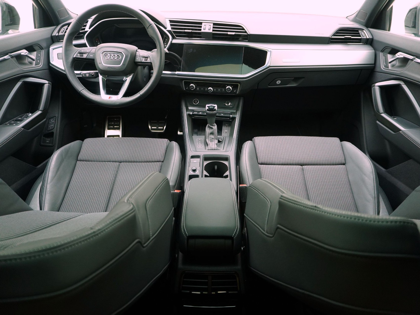 AUDI Q3 Sportback 45 TFSI S line quattro S-Tronic-image-12