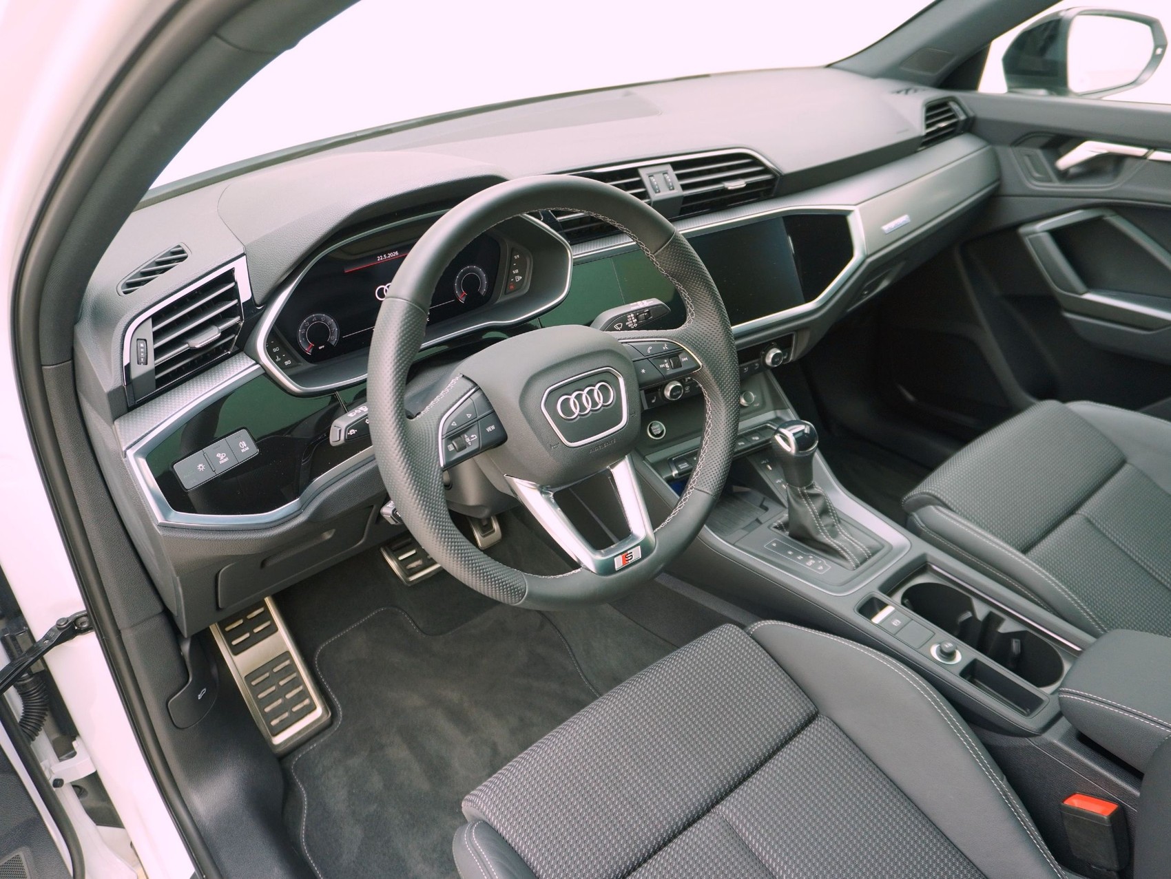 AUDI Q3 Sportback 45 TFSI S line quattro S-Tronic-image-7