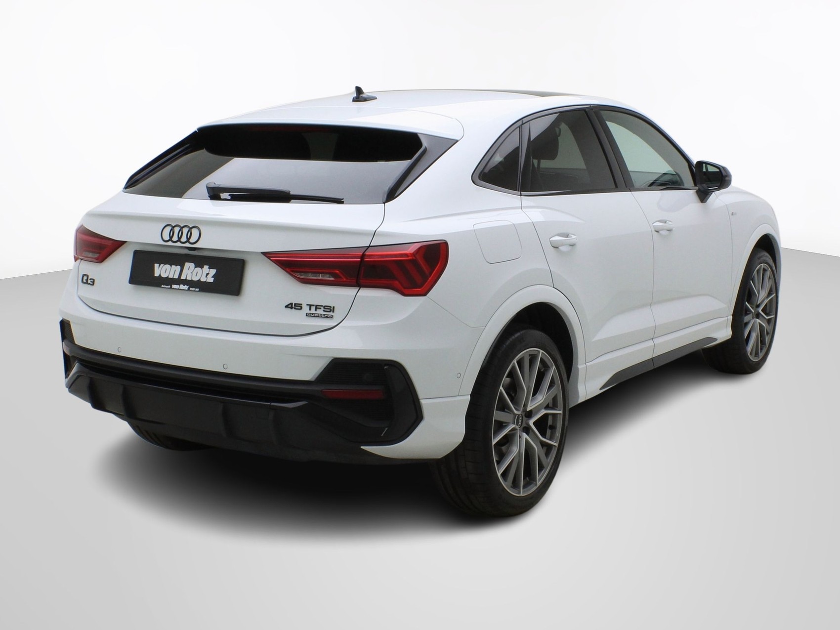 AUDI Q3 Sportback 45 TFSI S line quattro S-Tronic-image-4