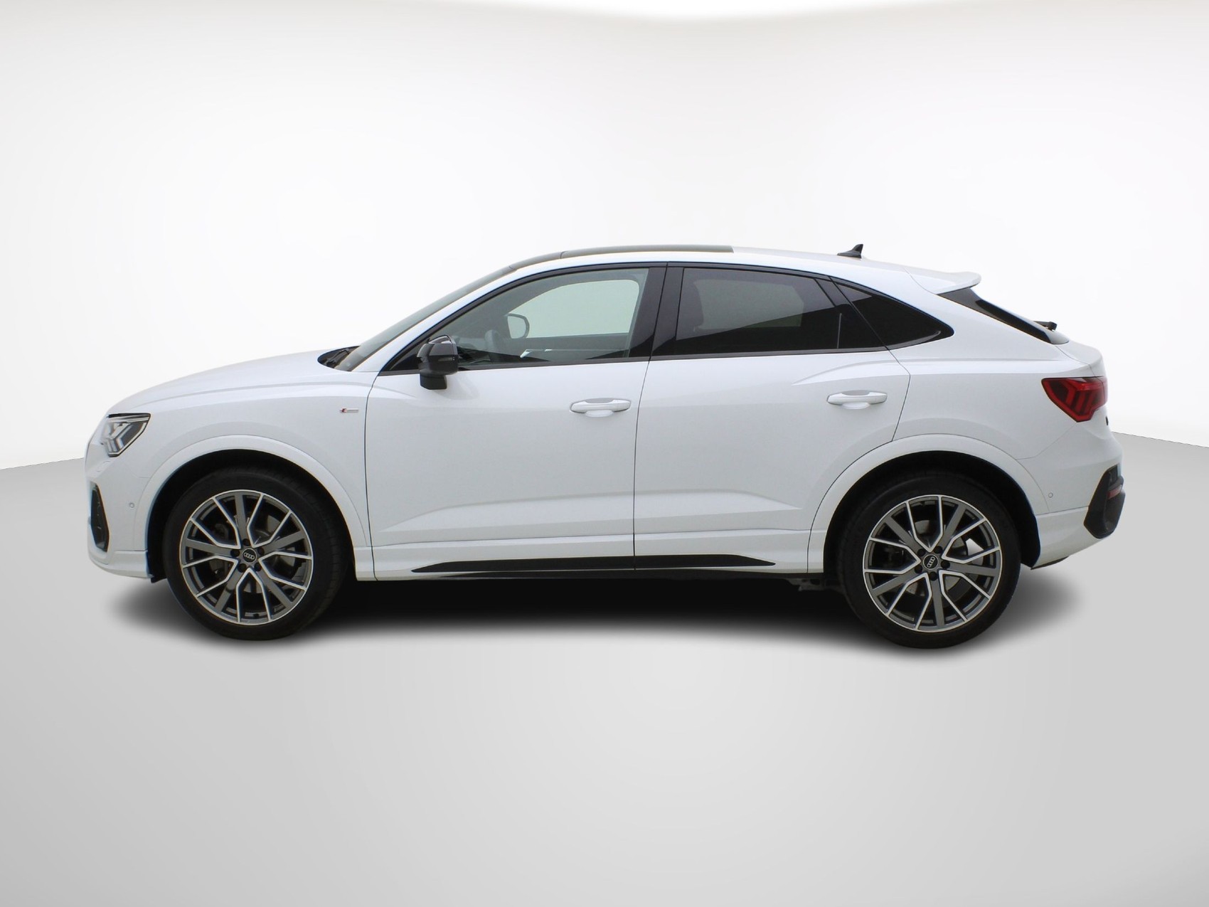 AUDI Q3 Sportback 45 TFSI S line quattro S-Tronic-image-2