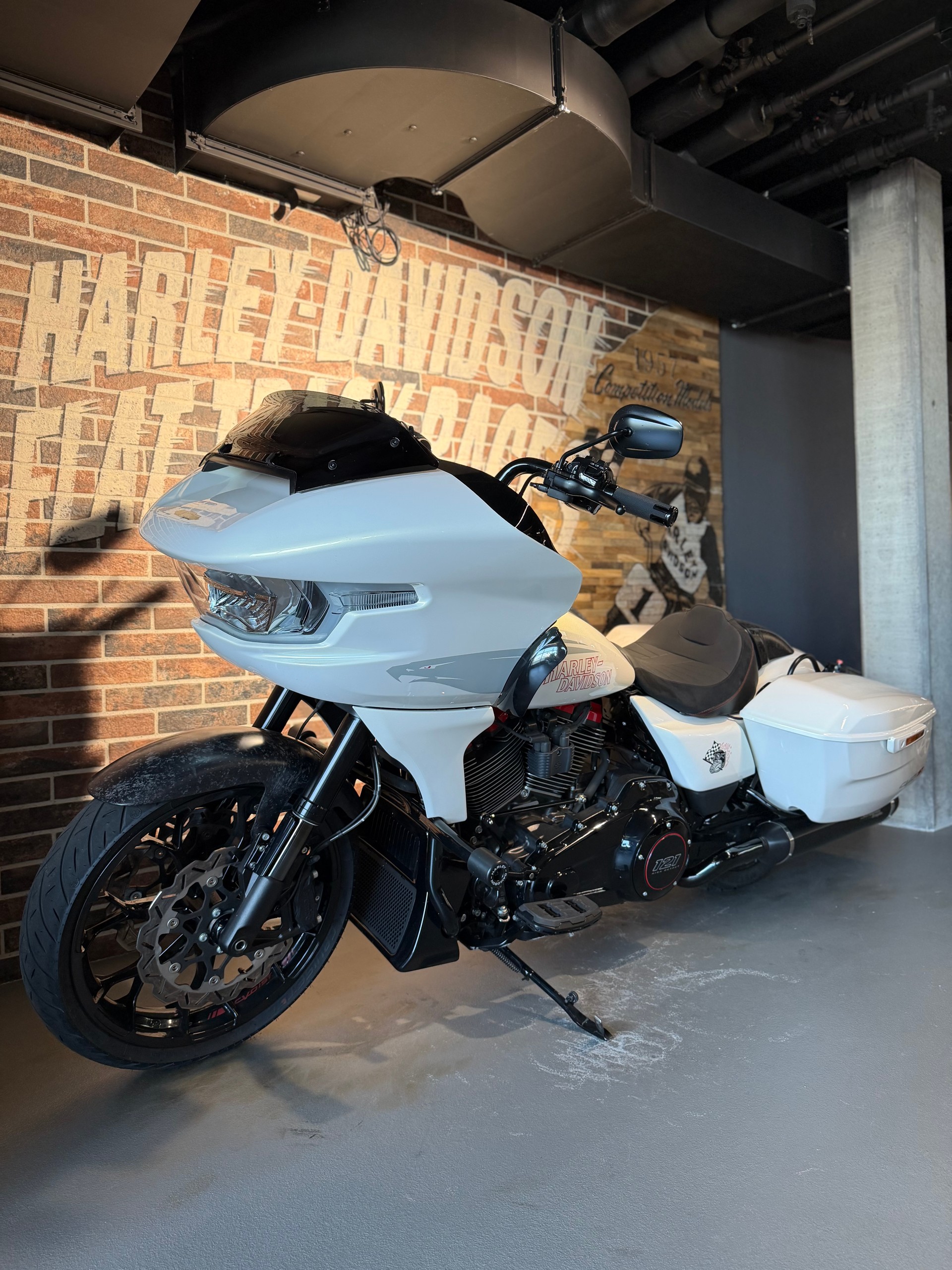 HARLEY-DAVIDSON FLTRXSTSE Road Glide 121 CVO-showroom-element-1
